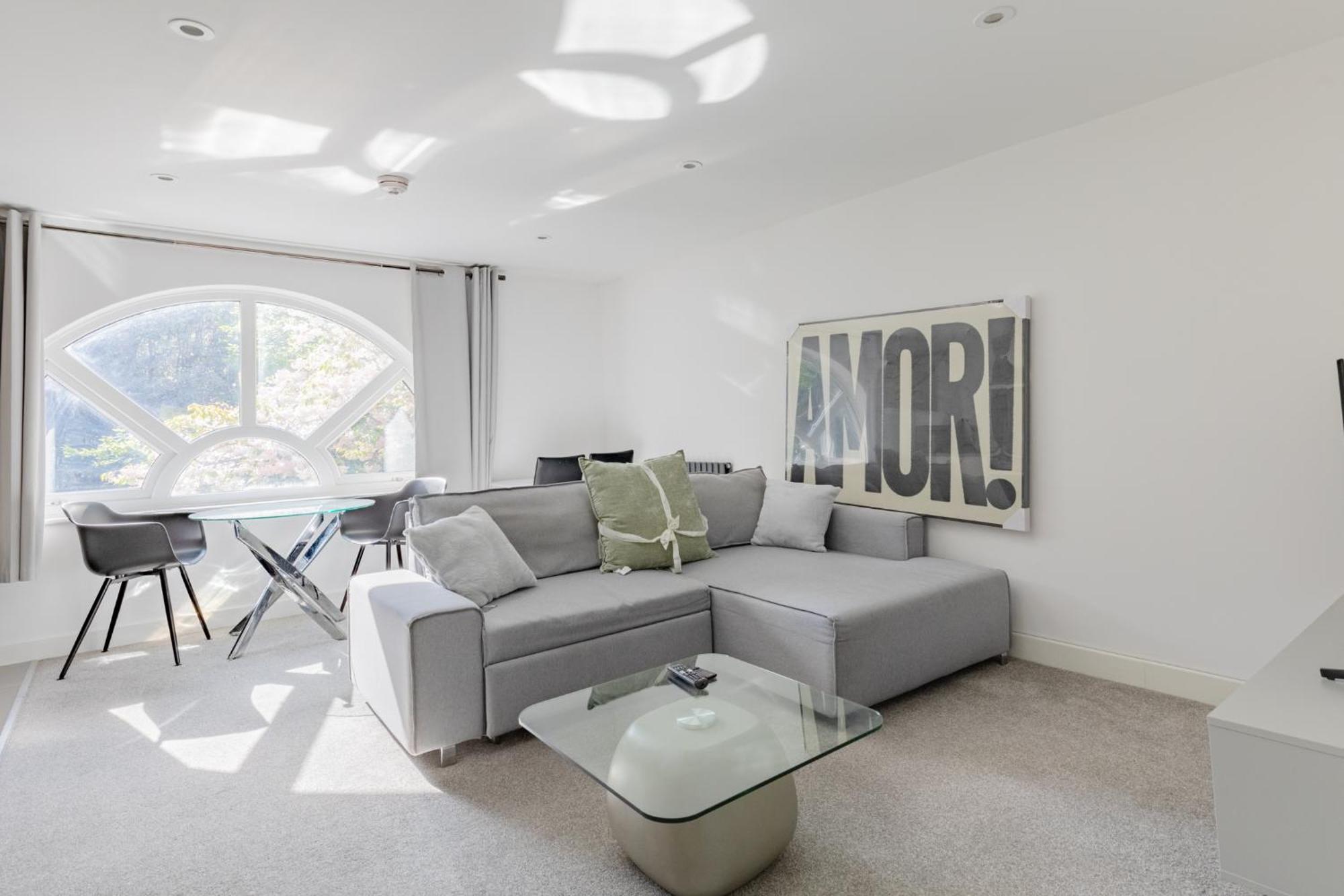 Bright Canal-side Flat Canada Water Apartment London