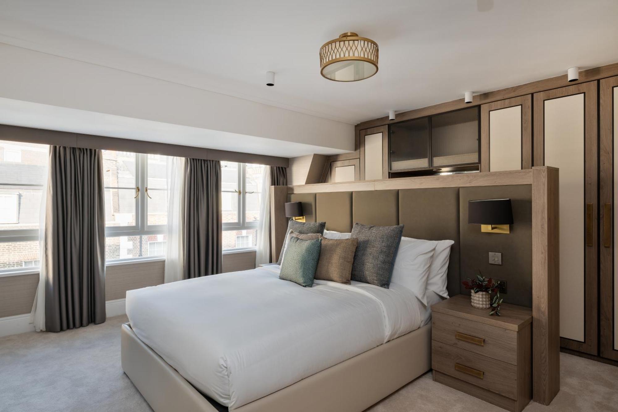 Charles Of Mayfair * Londen