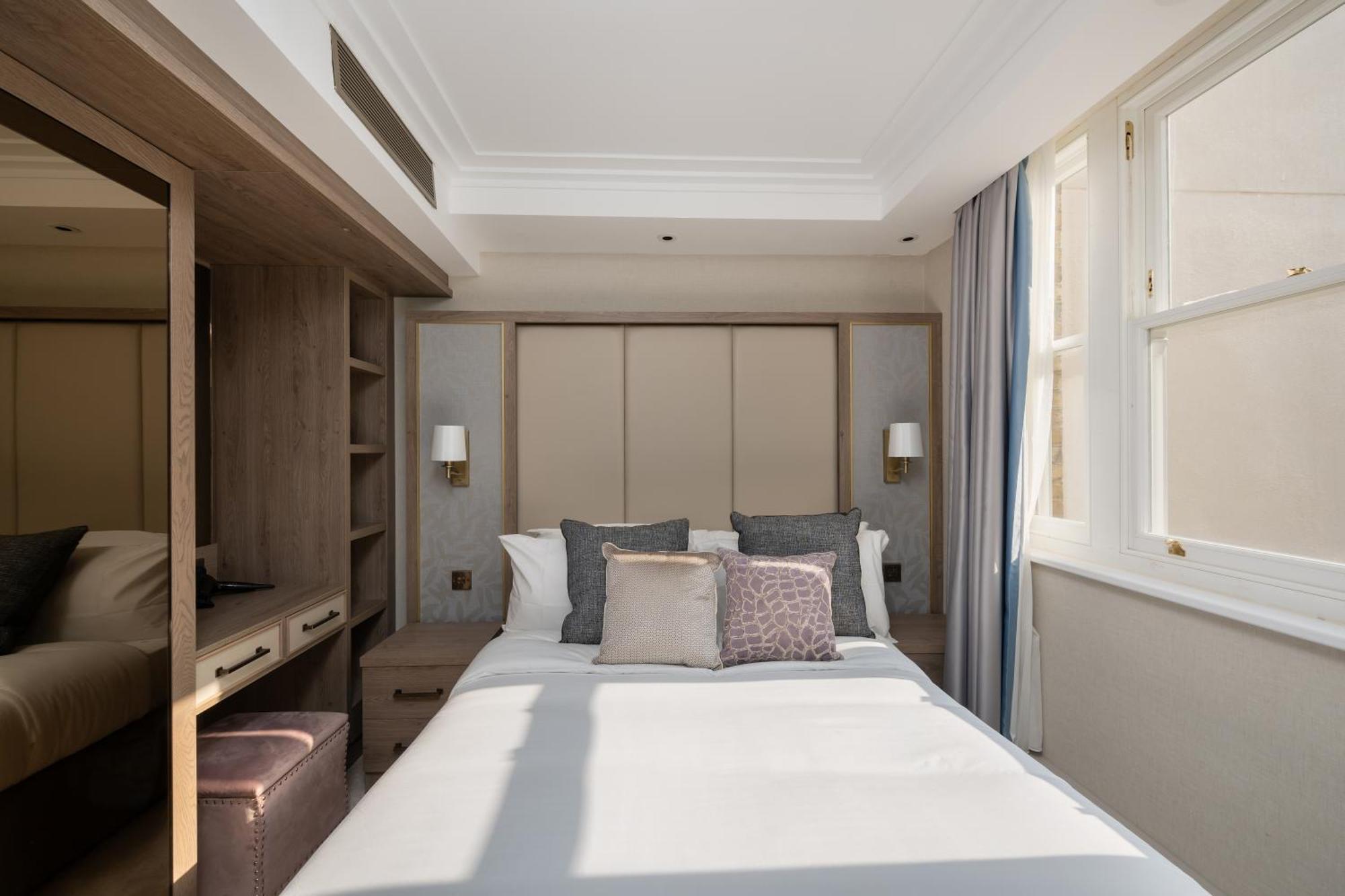 Charles Of Mayfair * Londen