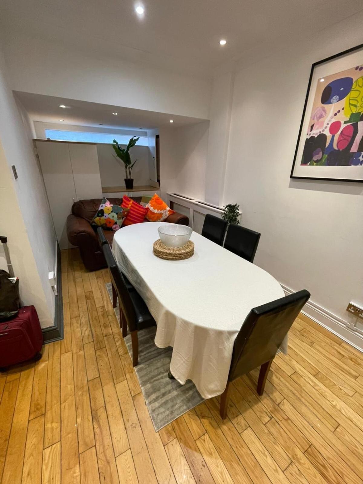 Full 3 Bedroom House 3 Floors Apartamento Londres