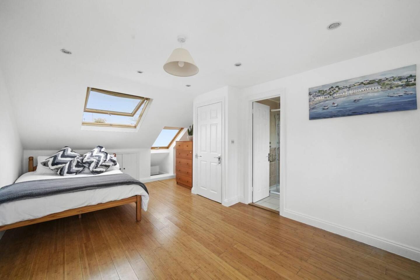 Hanger Lane Hububb Apartamento *