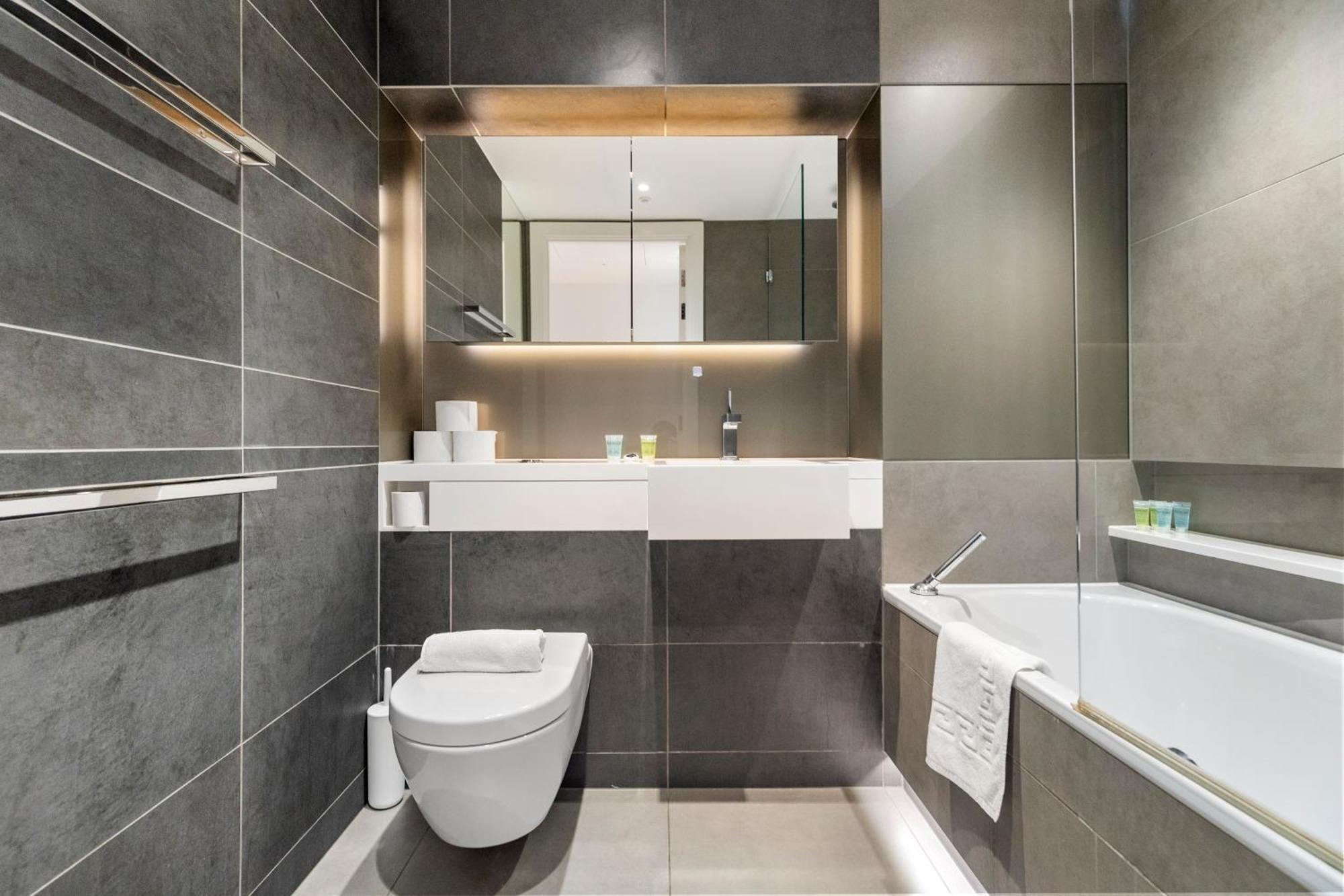 Apartment Modern 2br Flat With Balcony Prime Location London