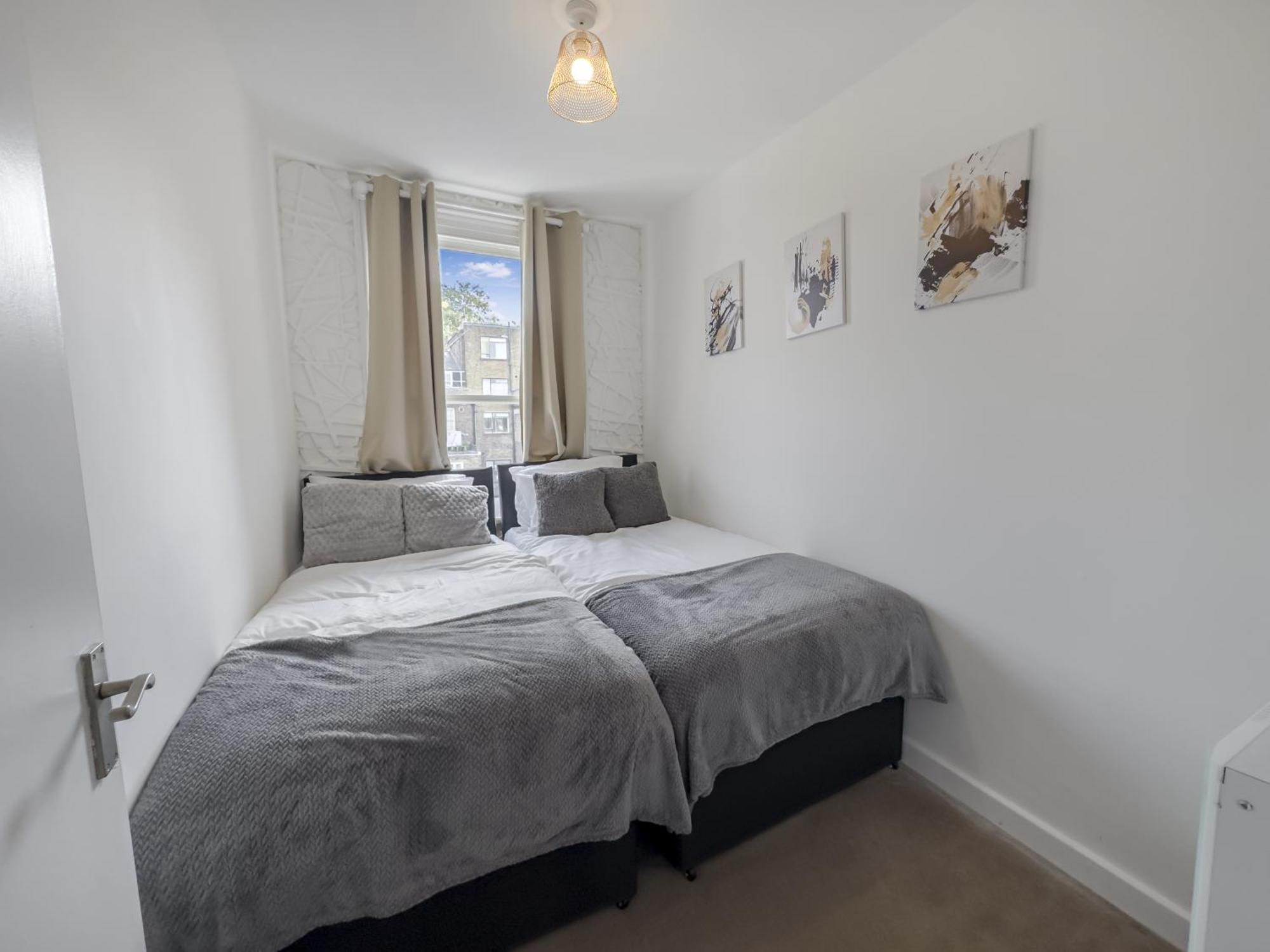 Stylish Hyde Park 3 Bedroom Apartment London