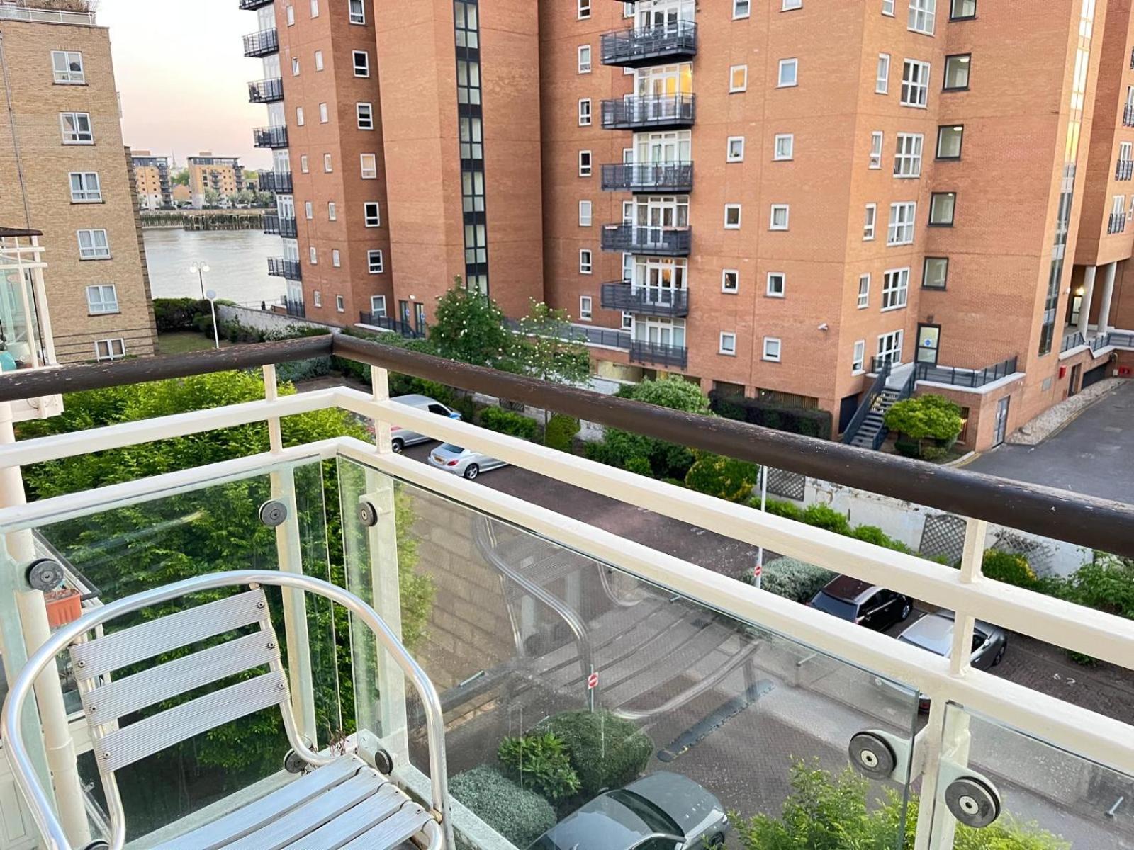 Riverside 1bd Near Canary Wharf *