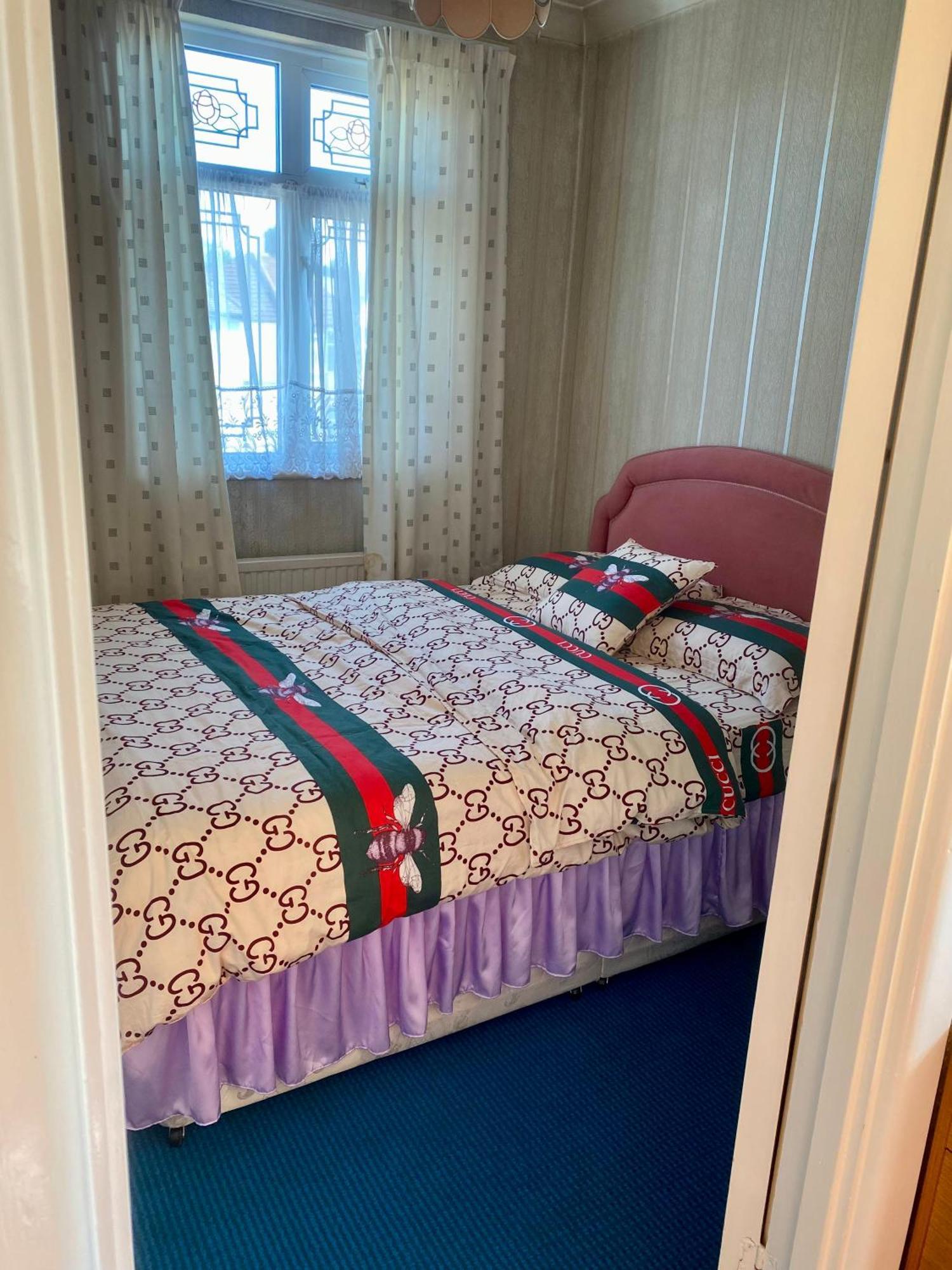 Ferienhaus Barking House Sleeps 12 - Parking - Train Tube - Airport *