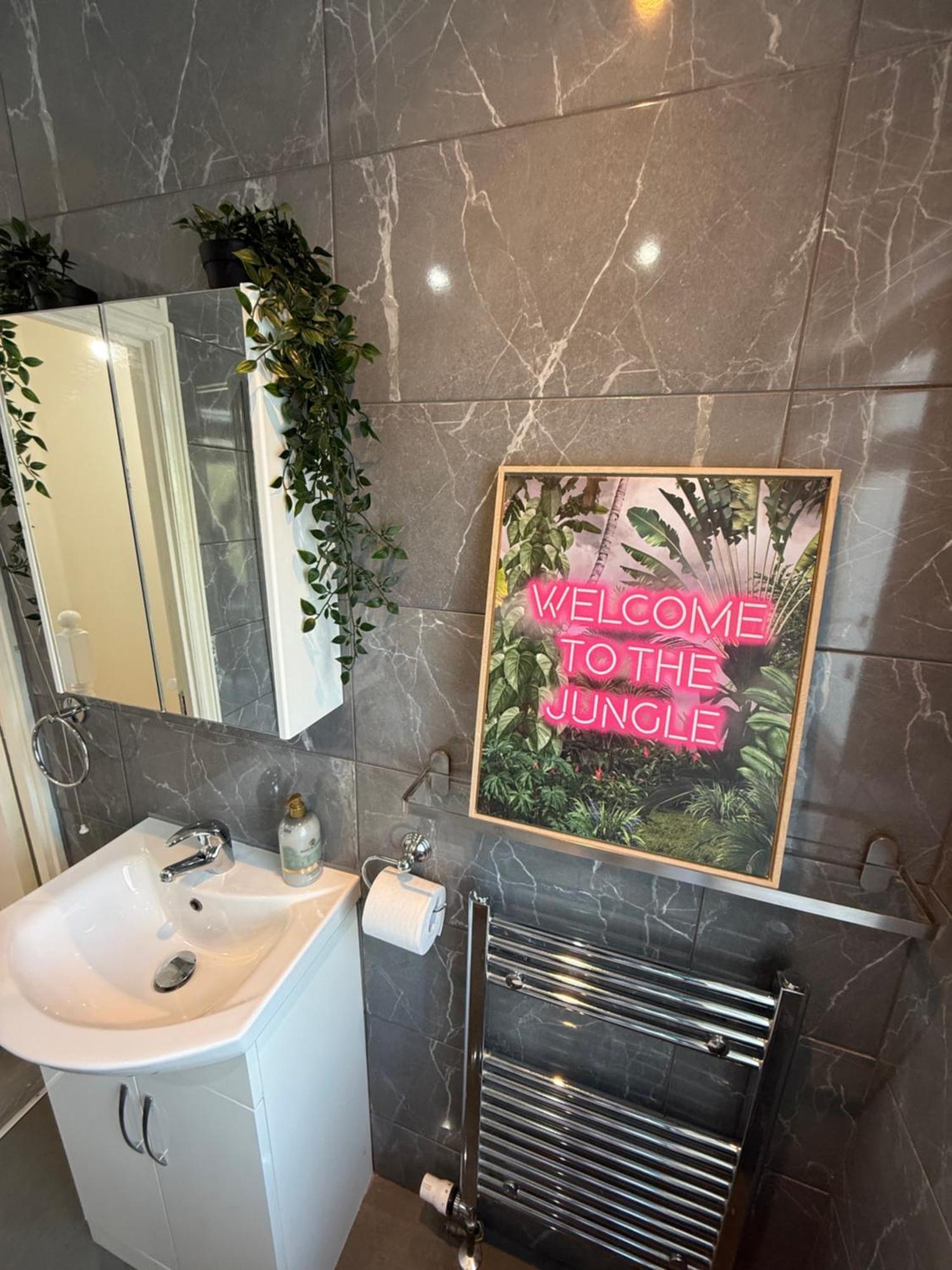 Apartamento 1 Bed Modern Walking Distance From Shopping Mall Londres