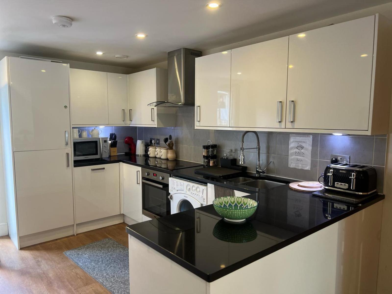 Bright And Modern 3 Bed Hyde Park