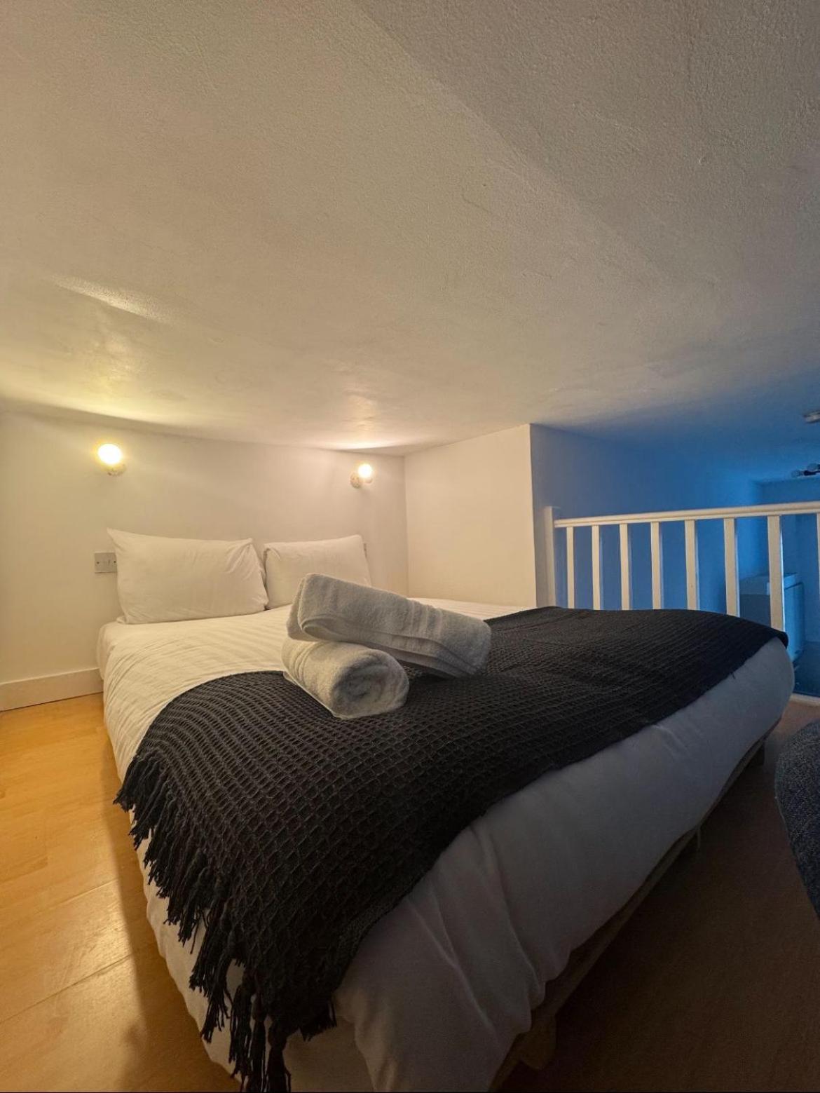Compact Flat Close To Hyde Park