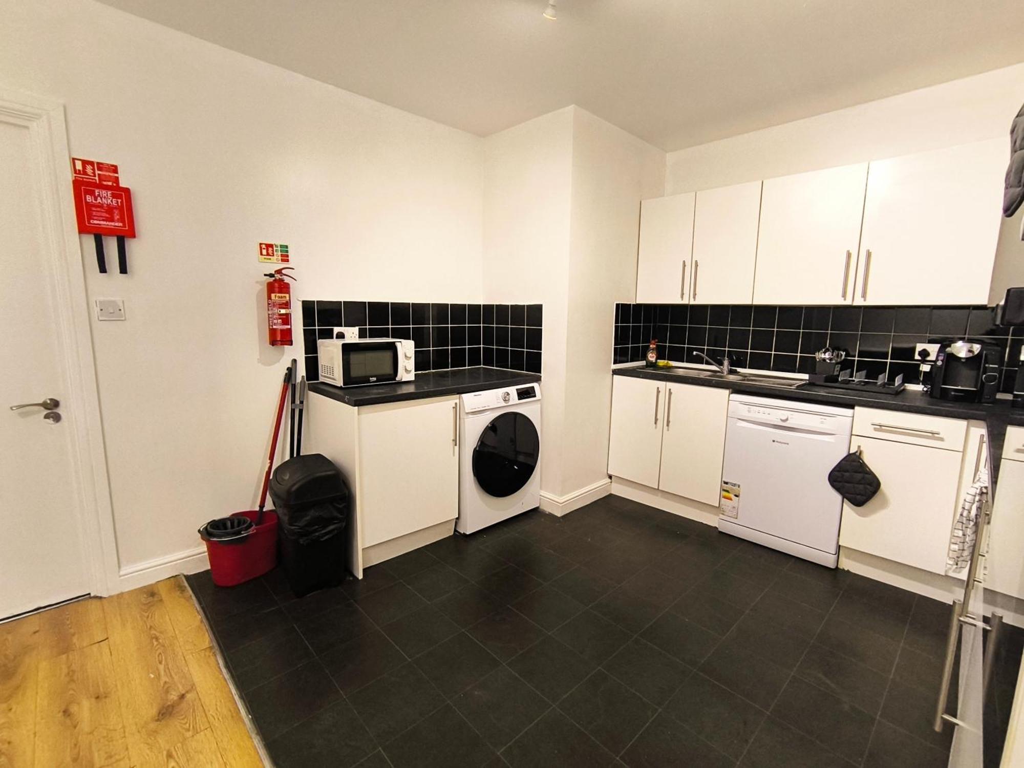 4 Person 3min From South Wimbeldon Tube Station Room2 Pensión *