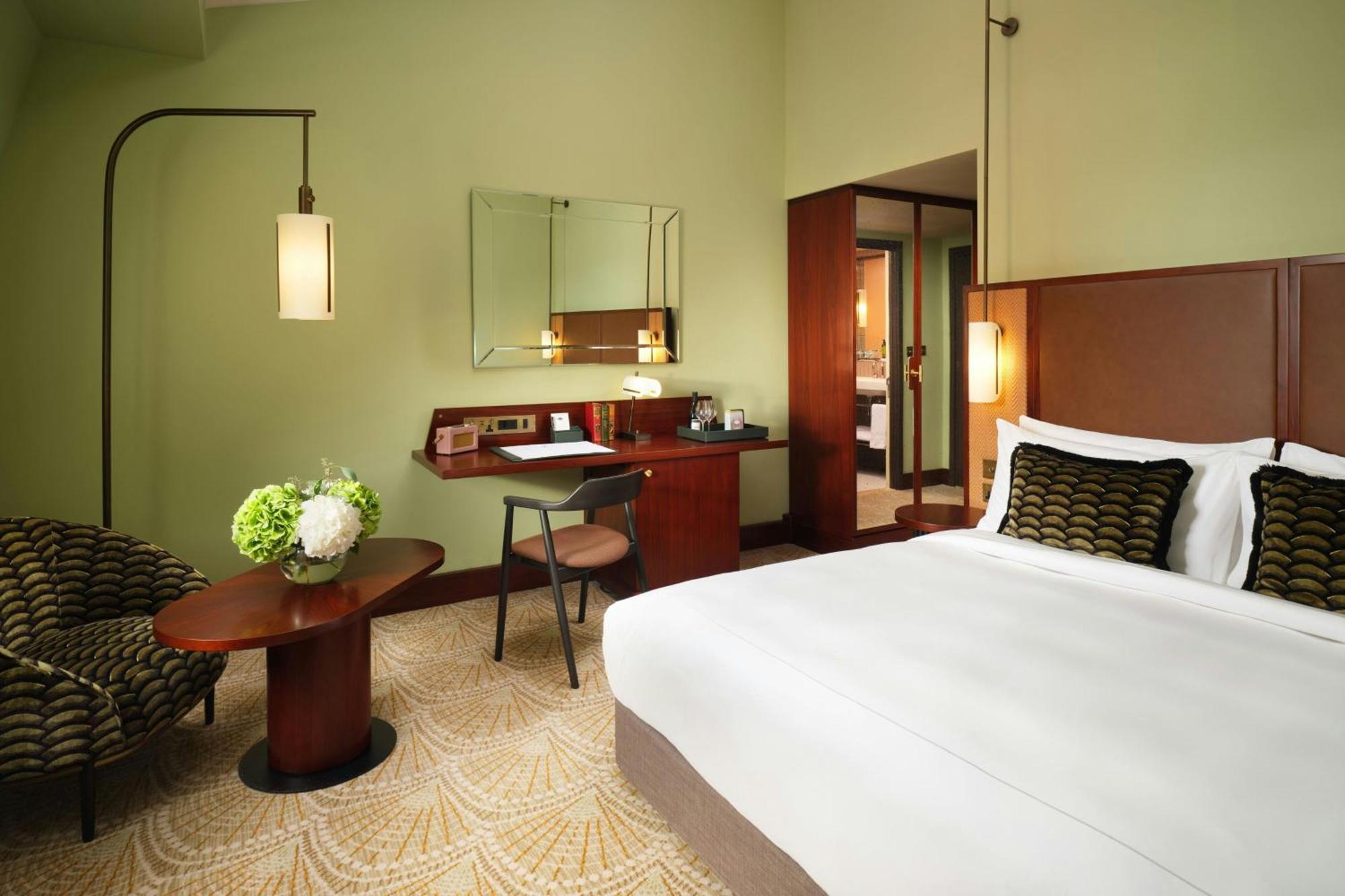 St Pancras London, Autograph Collection 5*