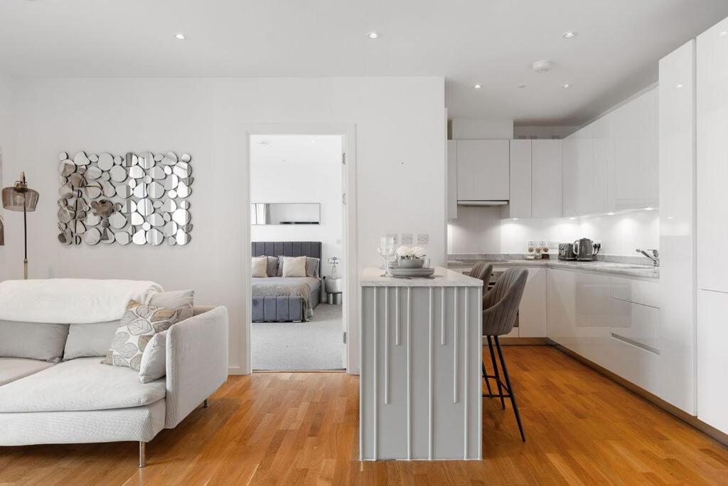 Luxury 2 Bed In Olympic Village Appartement *