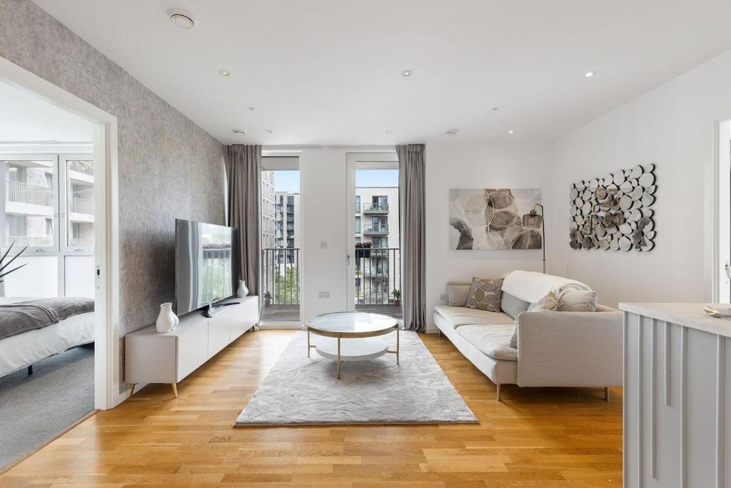 Luxury 2 Bed In Olympic Village *