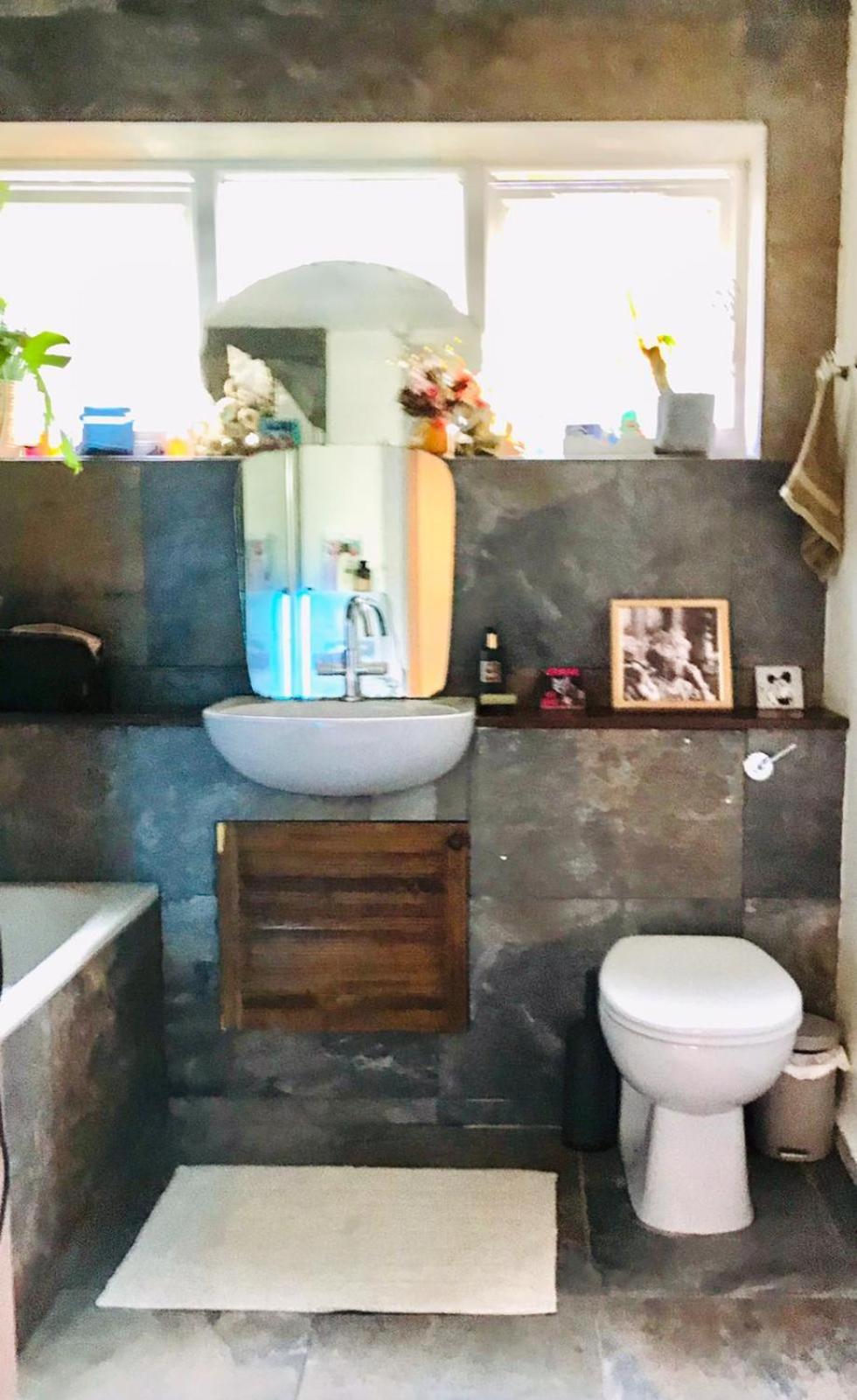 Heartwarming And Vibrant Private In Unit Apartamento