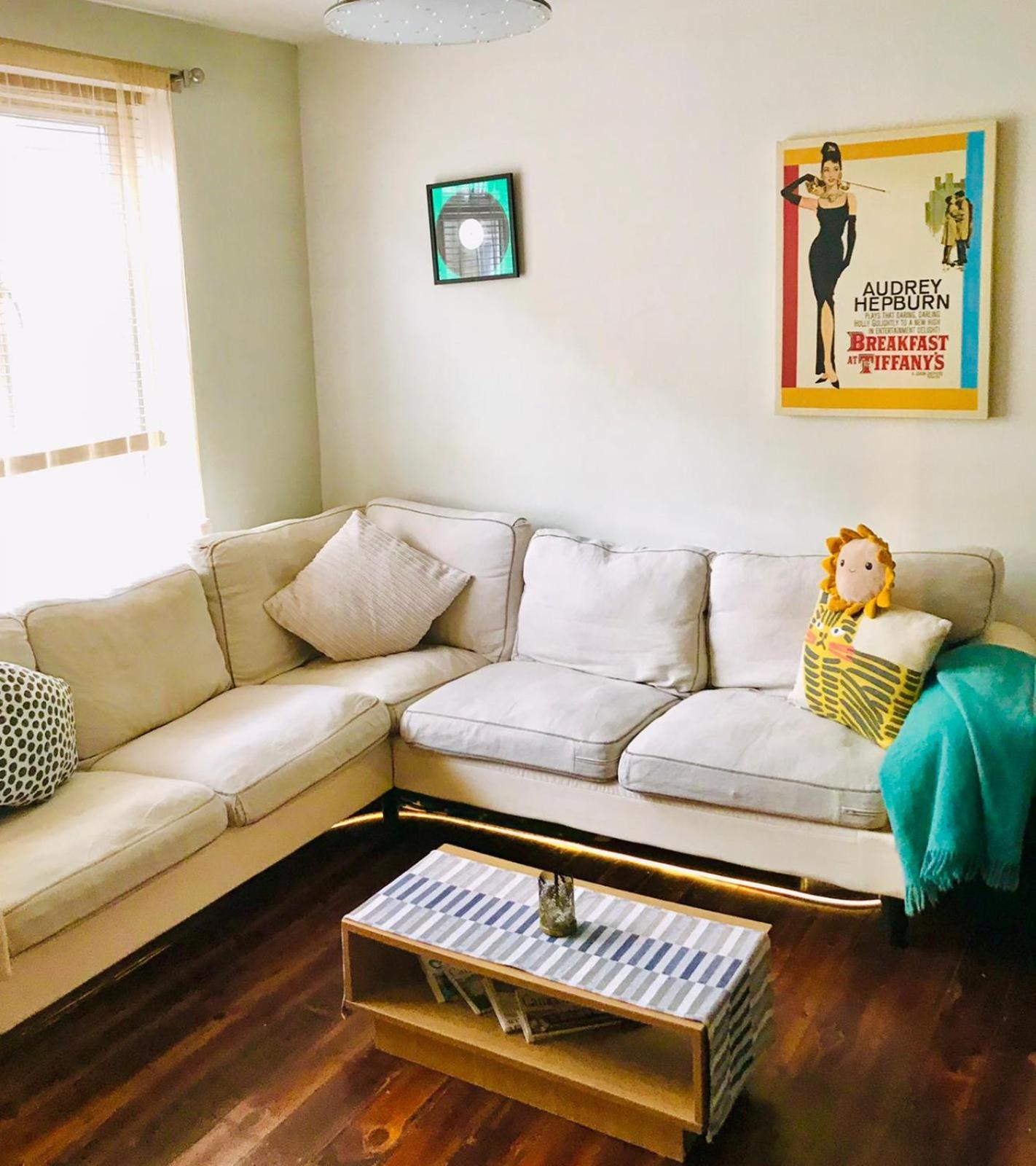 Heartwarming And Vibrant Private In Unit Appartement *