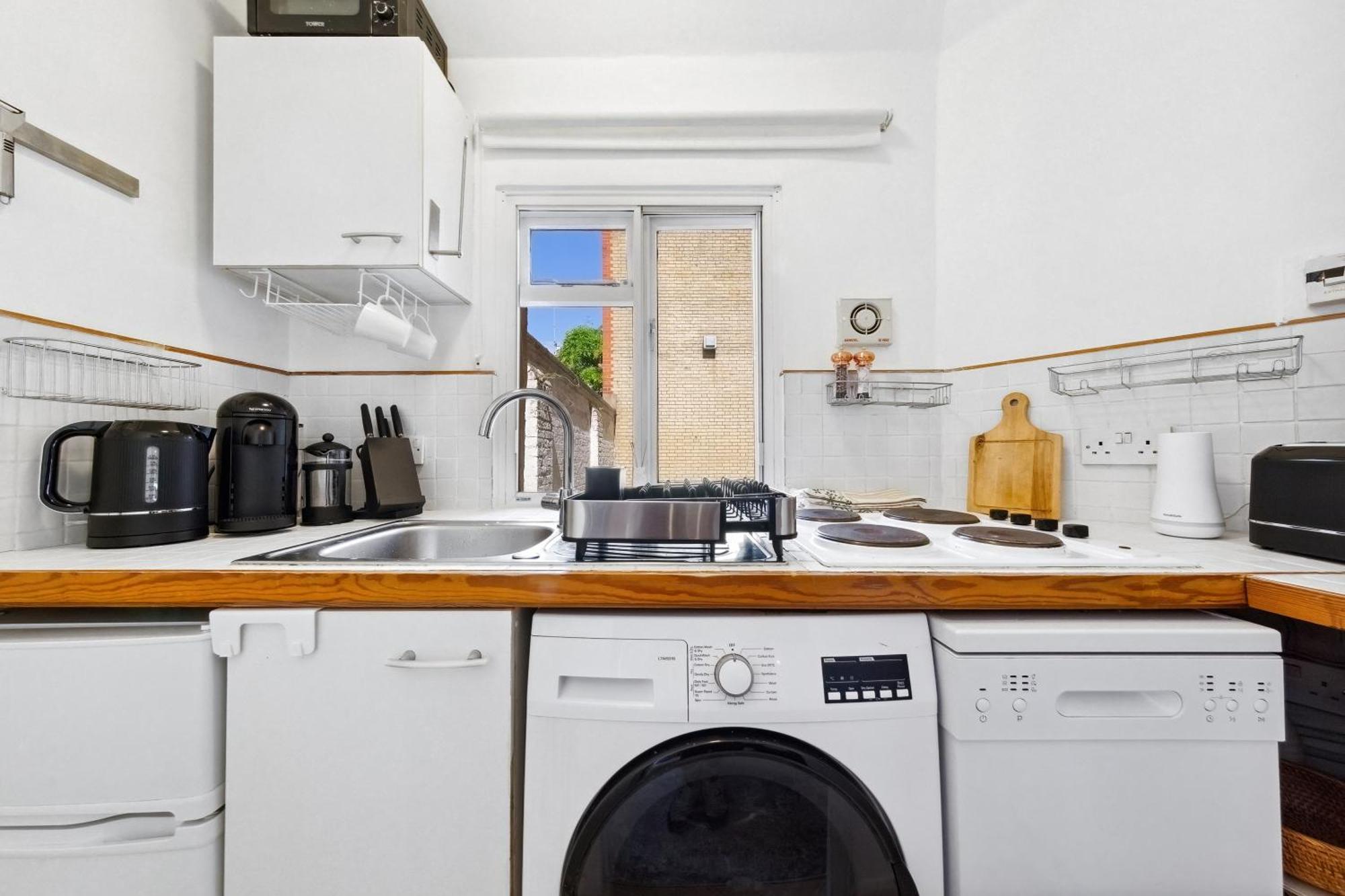 Cosy Private Mews Next To Earls Court St Apartment London
