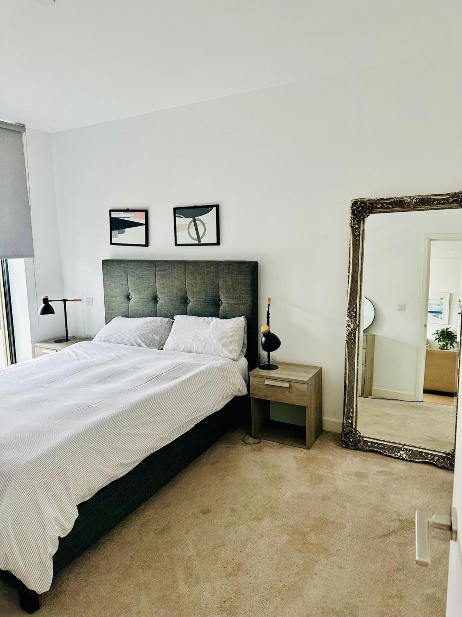 Spacious Modern 1 Bed Apartment. Apartamento Londres