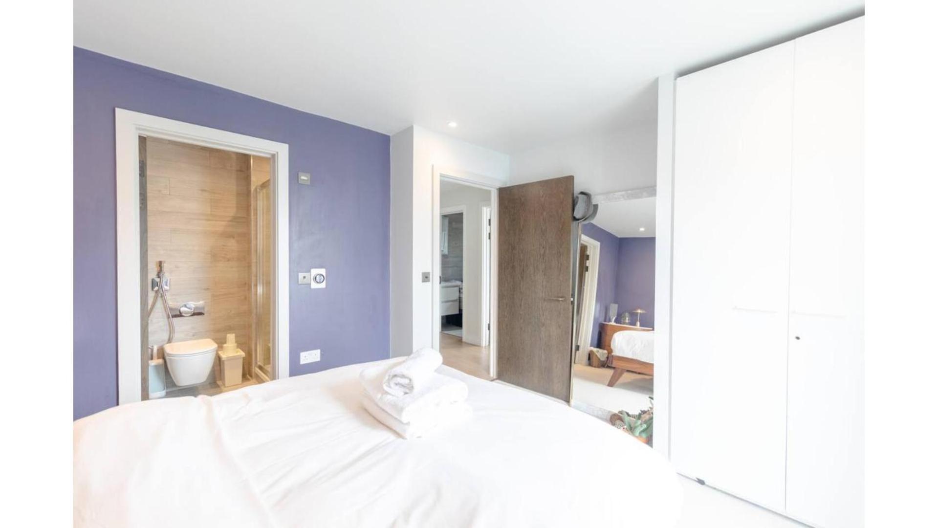 Sleek & Spacious 2bd Flat - Clapham London