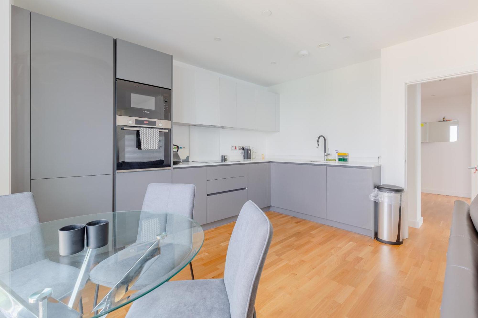 Chic 2bd Flat With Private Balcony In Battersea Apartamento Londres