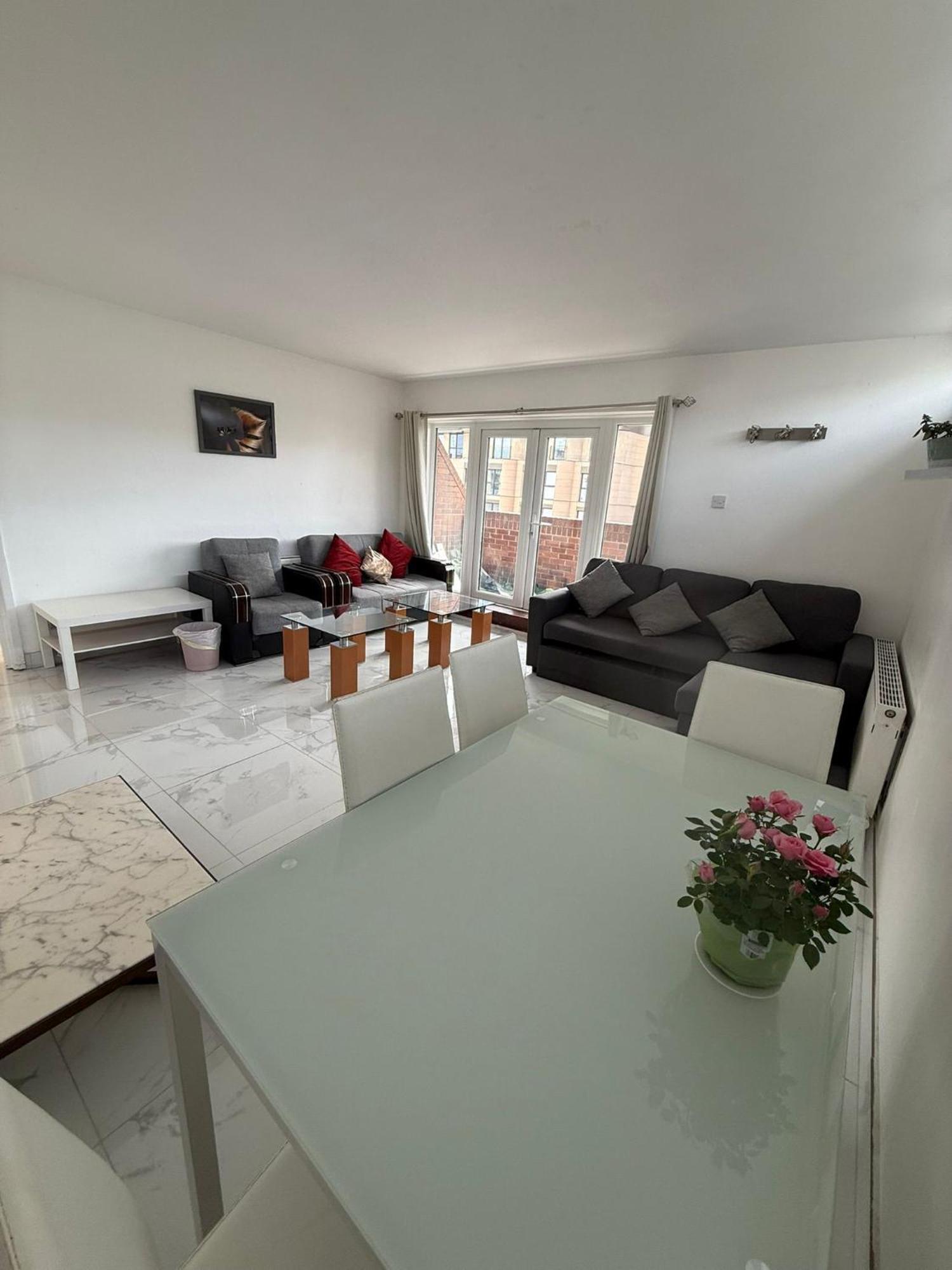 Queens Way Apartment London