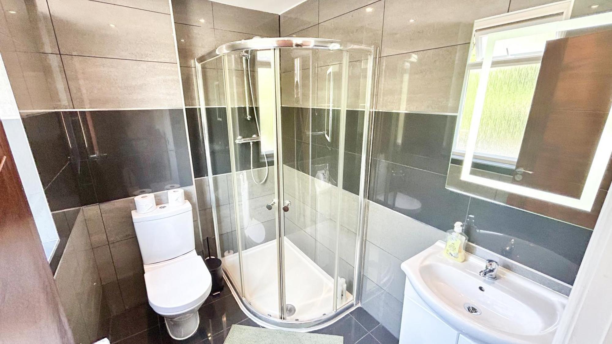 Lovely 4 Bedroom Flat With Ample Garden In Brondesbury, Kilburn Apartamento