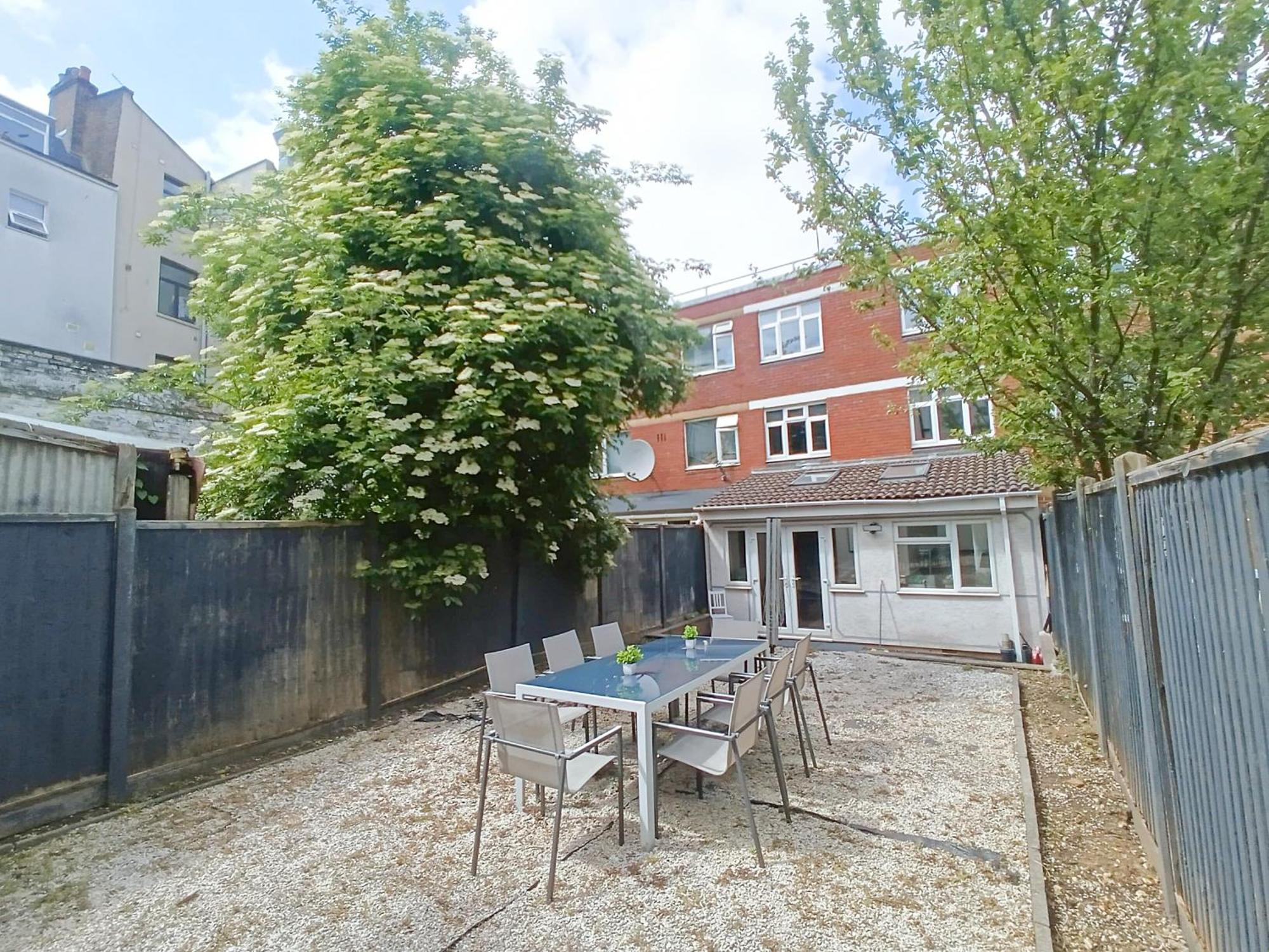 Lovely 4 Bedroom Flat With Ample Garden In Brondesbury, Kilburn Apartamento Londres