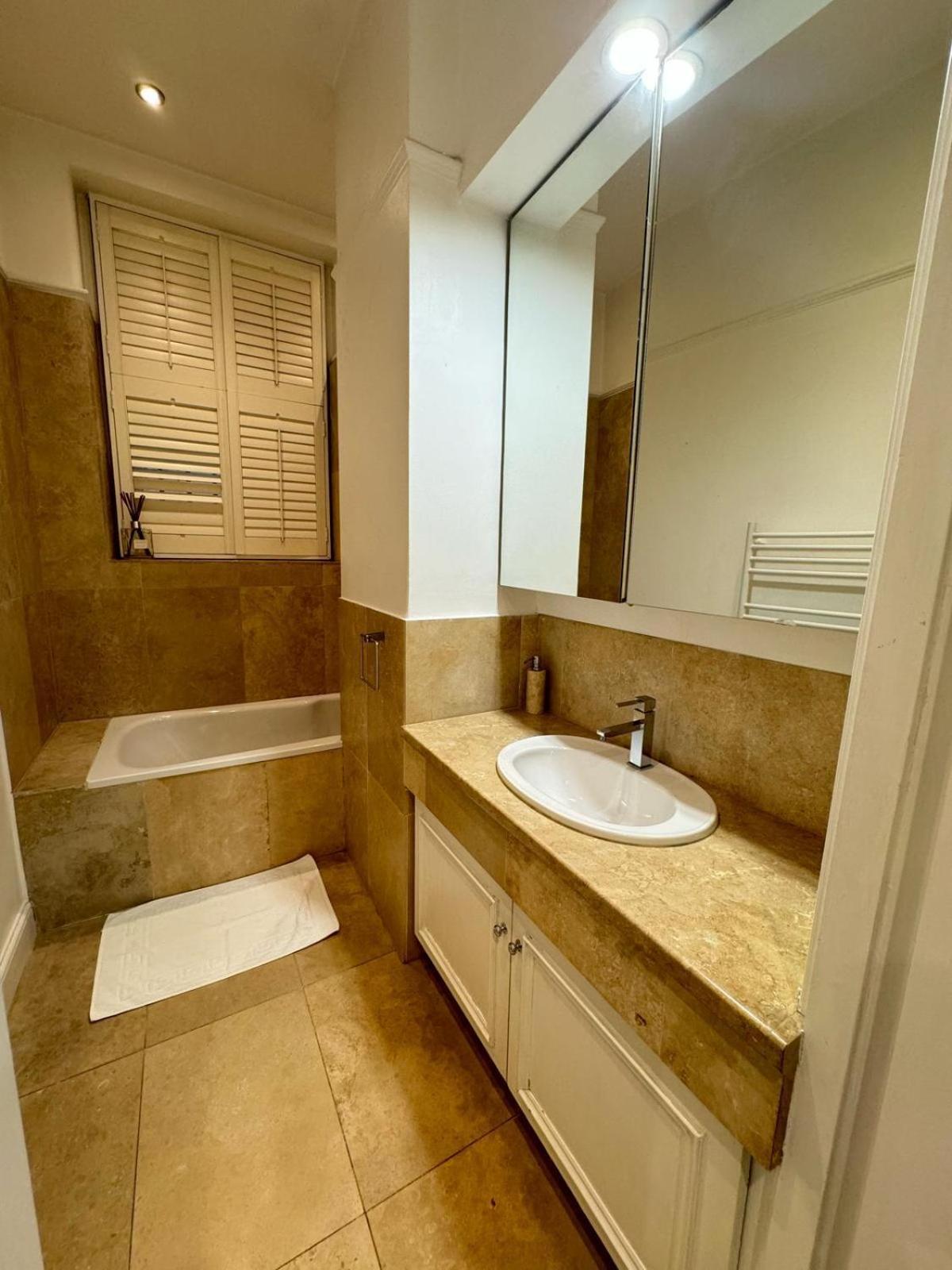 Luxurious & Spacious 2br Apr In Earls Court! *