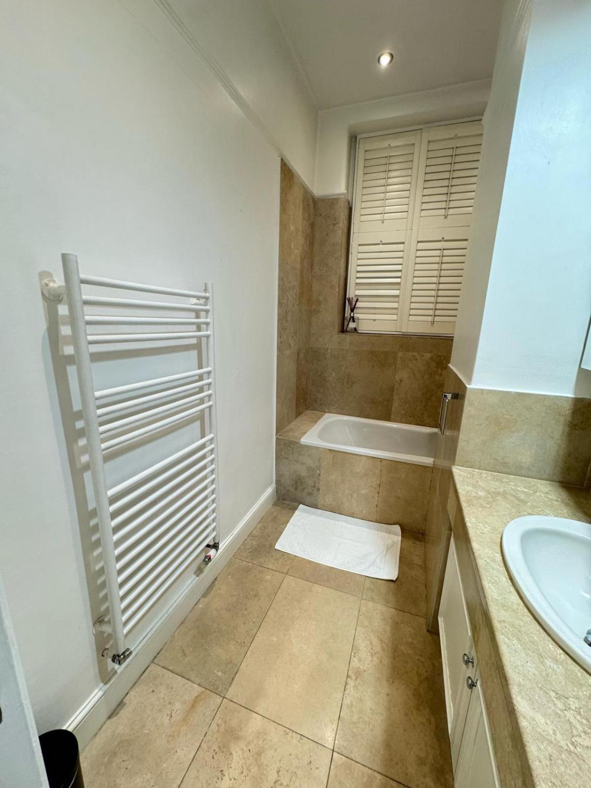 Luxurious & Spacious 2br Apr In Earls Court! * Londres