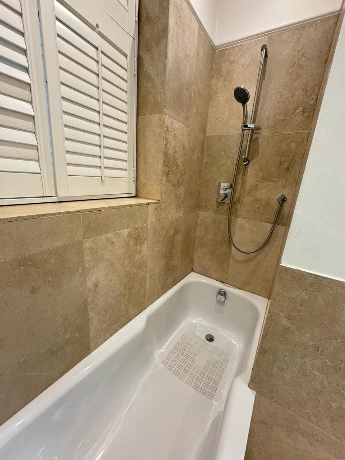 Apartamento Luxurious & Spacious 2br Apr In Earls Court! *