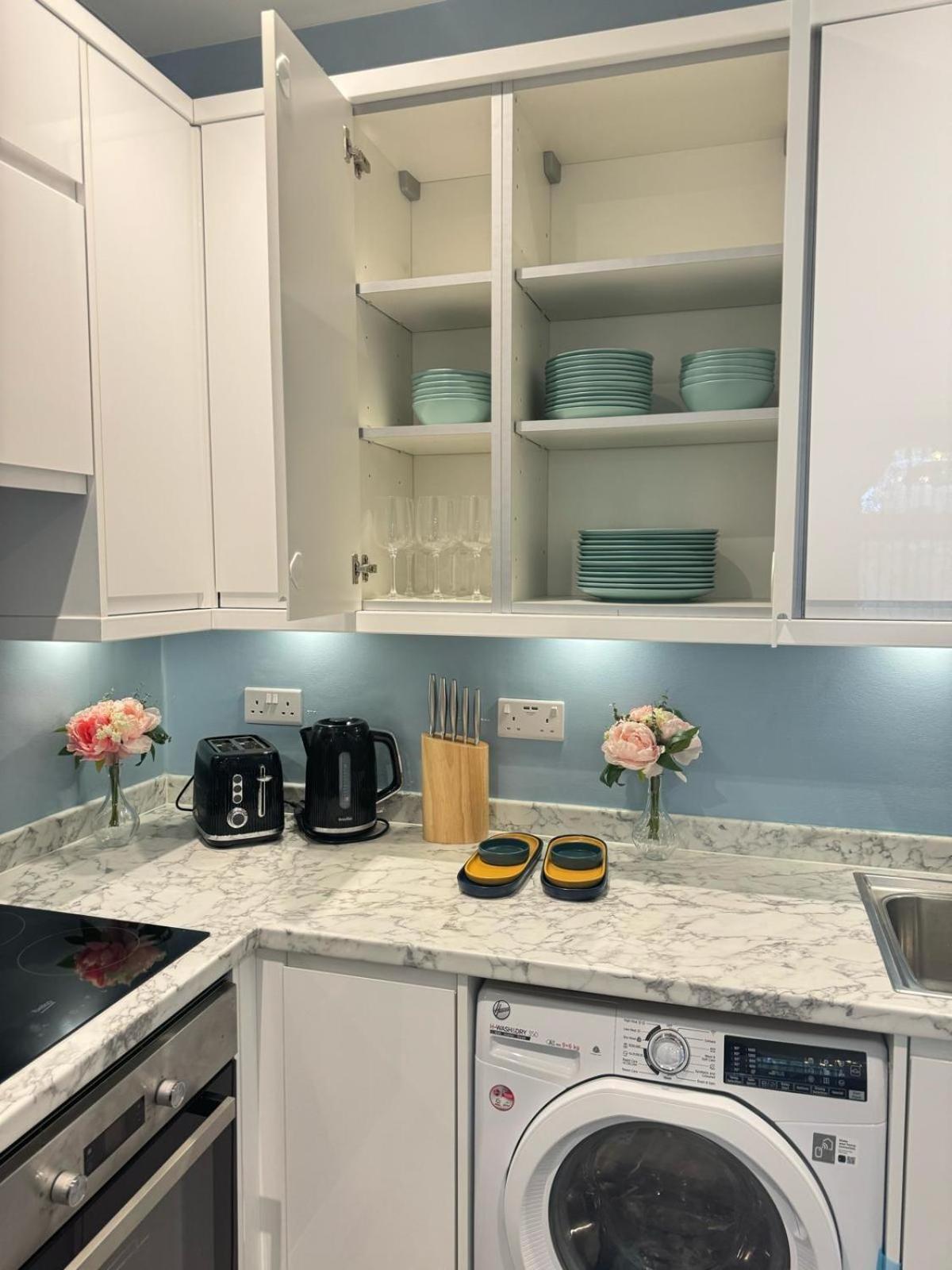 Luxurious & Spacious 2br Apr In Earls Court!