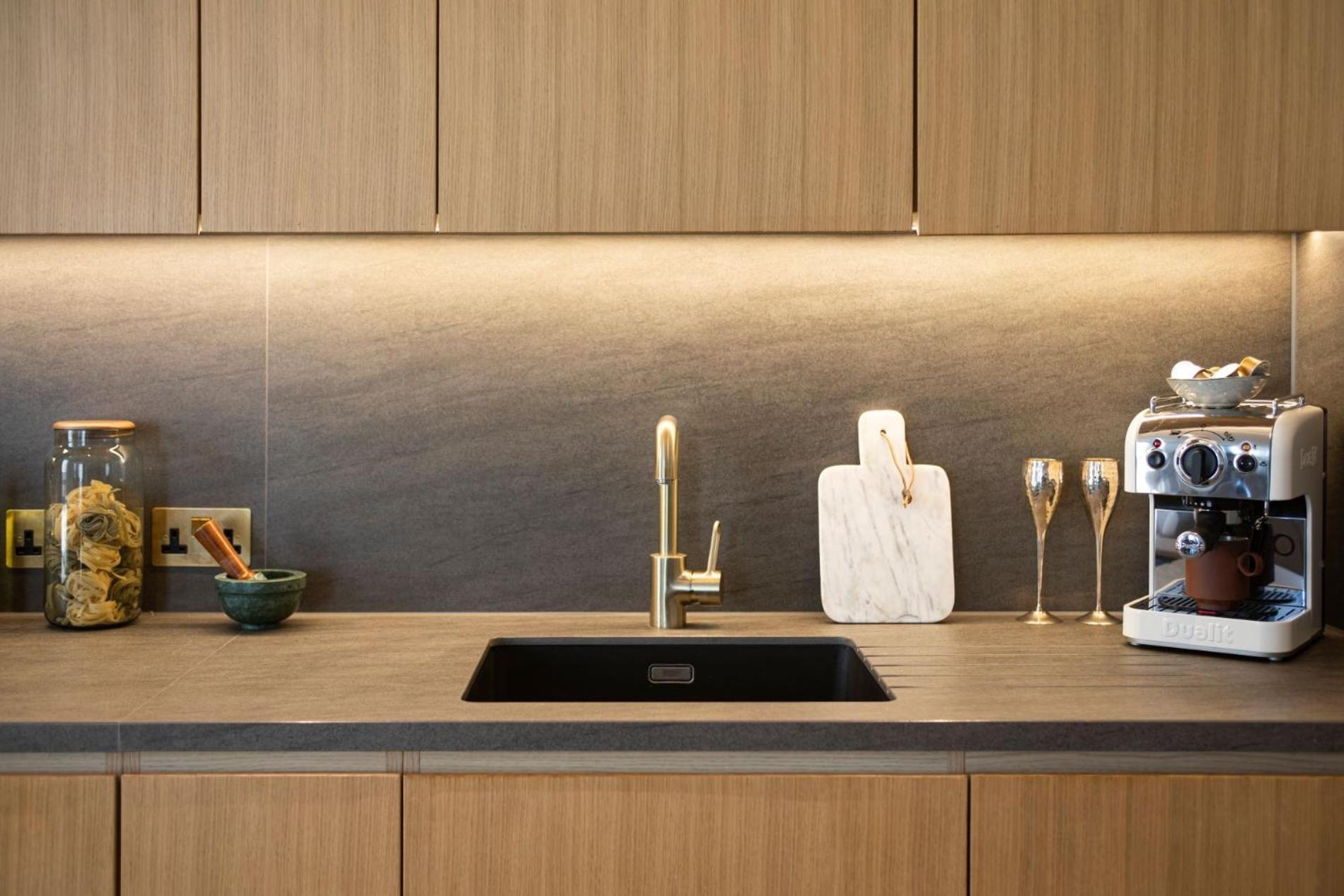 Kings Cross - Luxury 3 Bed Apartment, Private Balcony Apartamento *