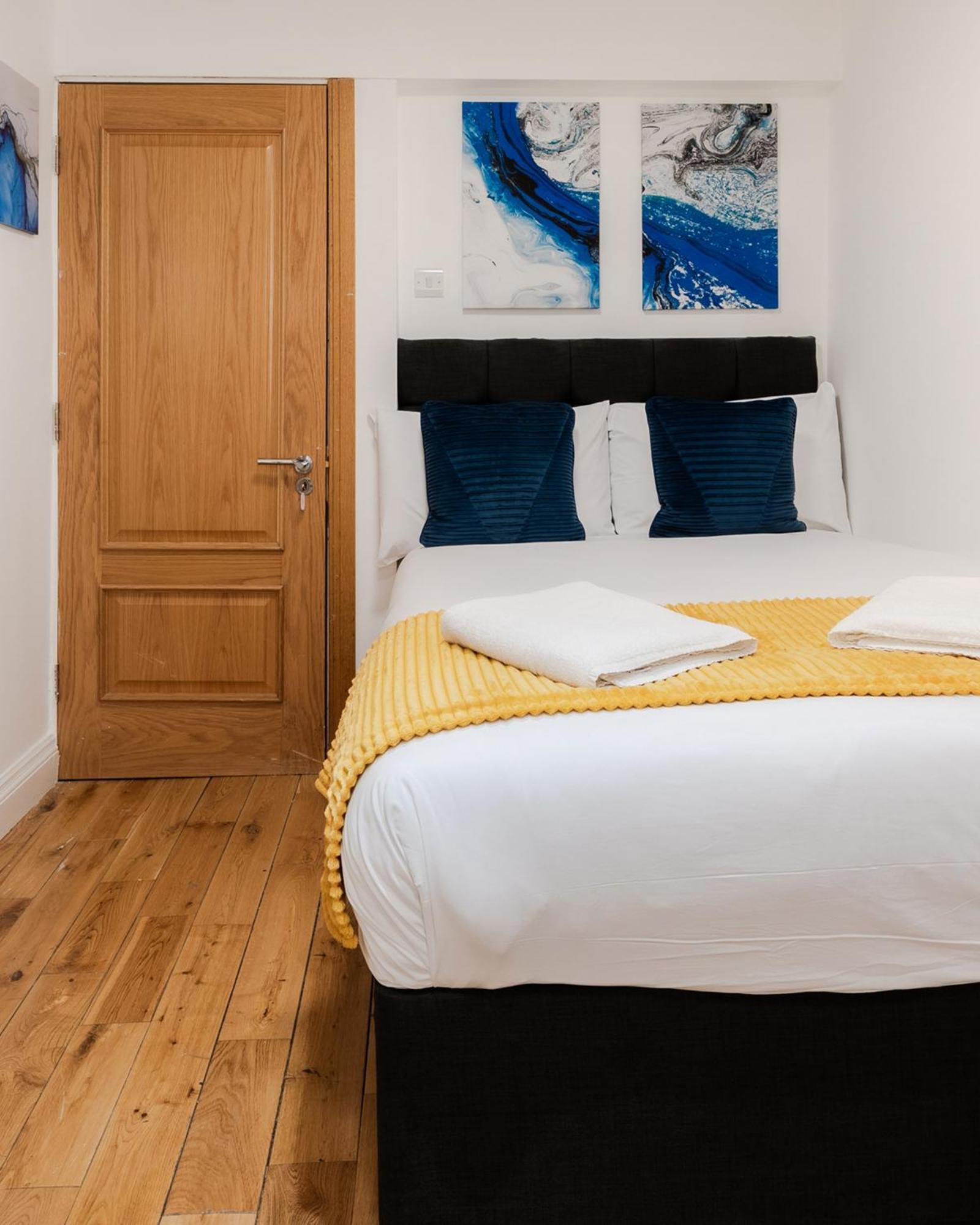 Hyde Park Budget Studios! * London