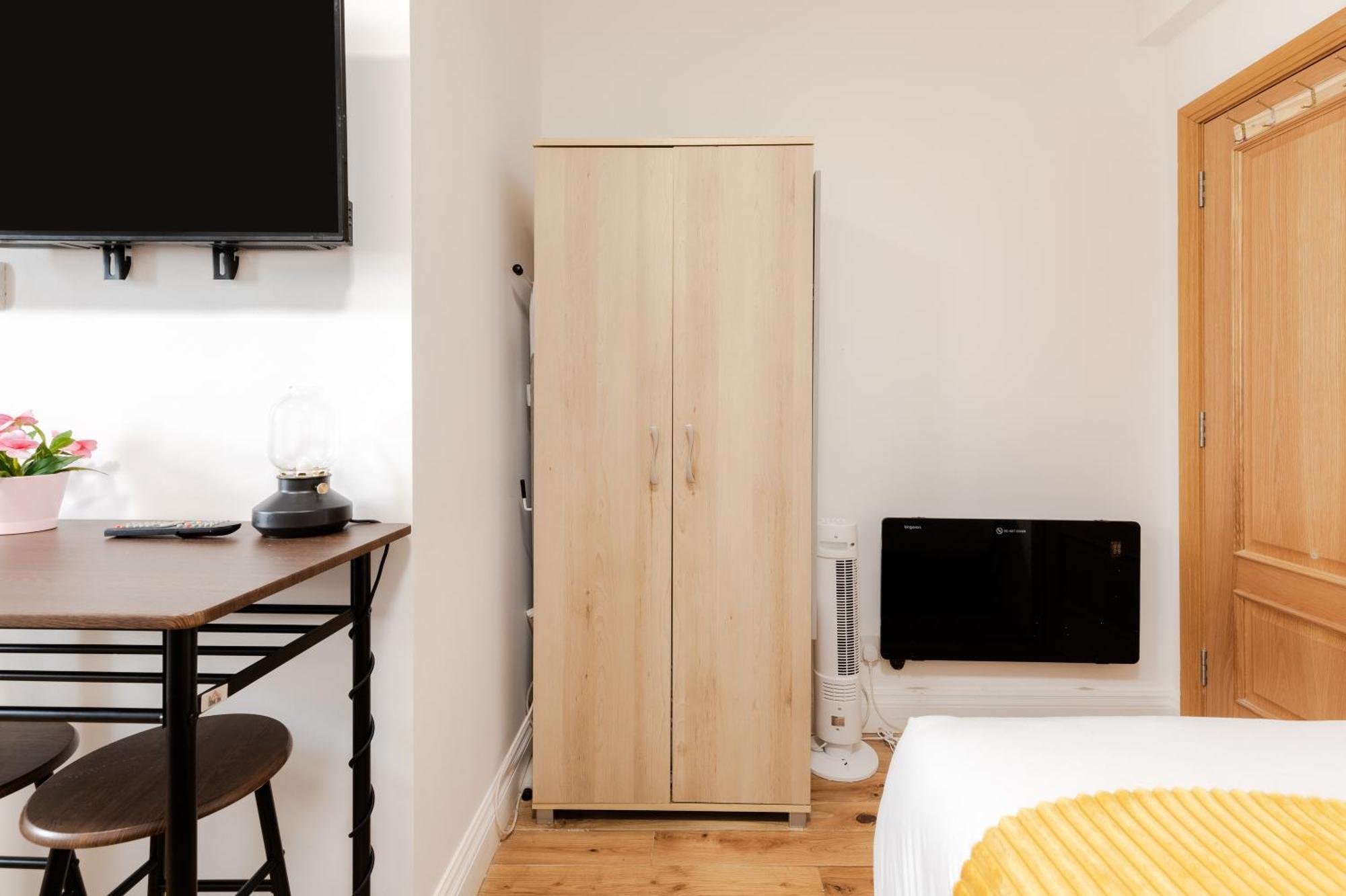 Hyde Park Budget Studios! * London