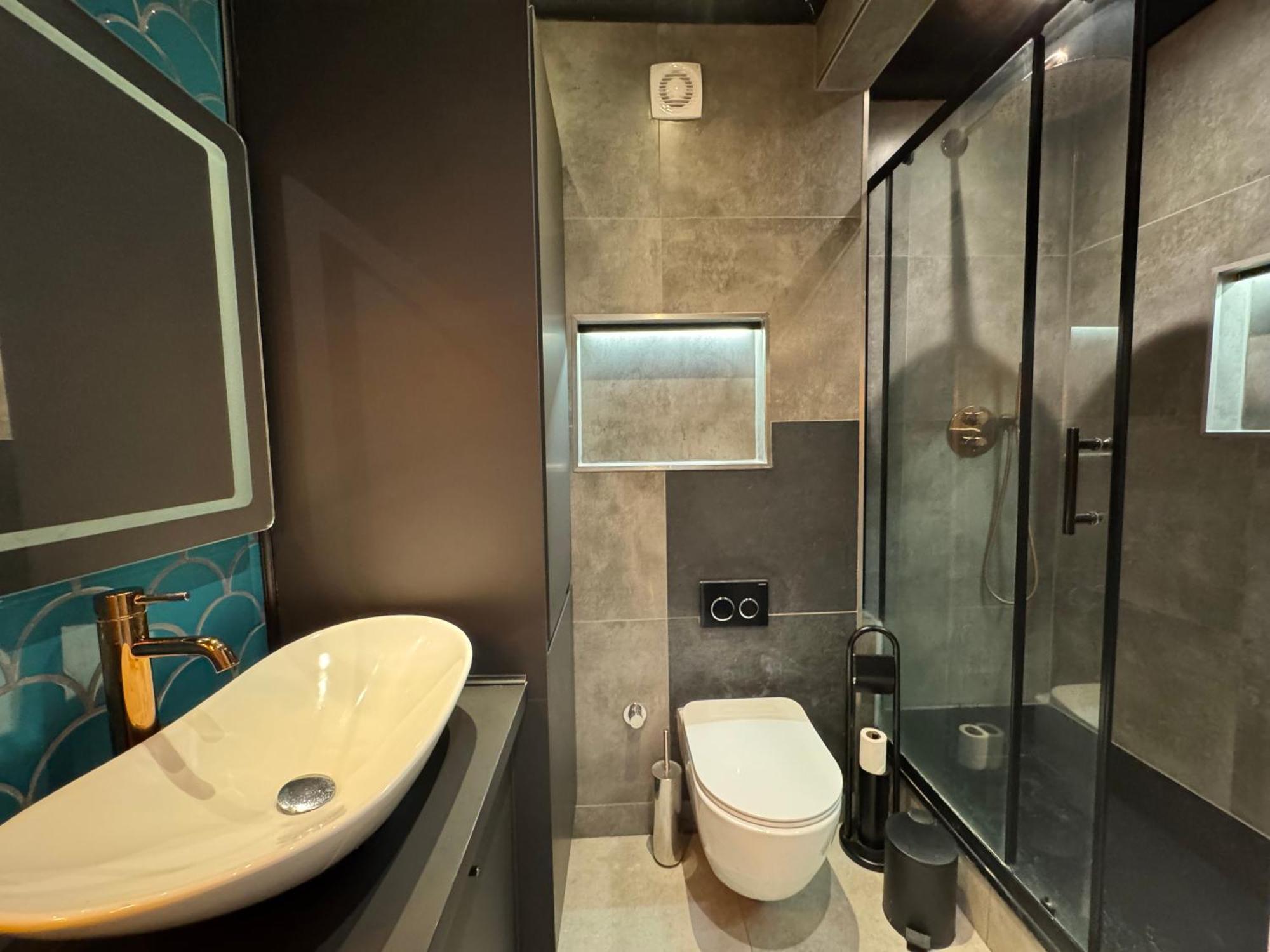 Spacious Light Filled 3bd Flat In Chelsea *