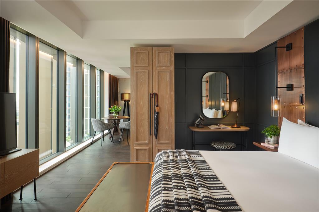 Hotel The Gantry Curio Collection By Hilton