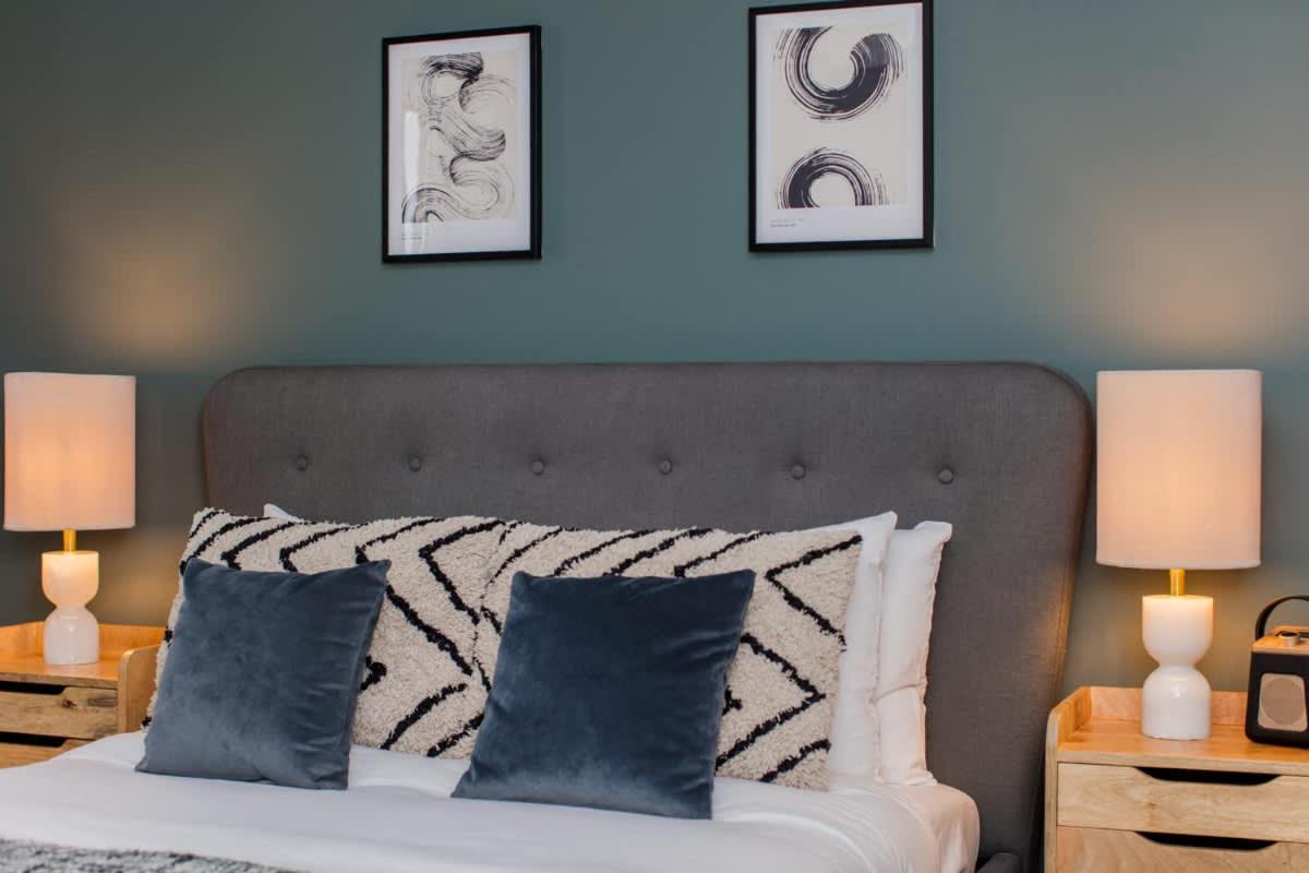 The Sparkford Gardens - Lovely 2bdr With Balcony Apartamento Londres