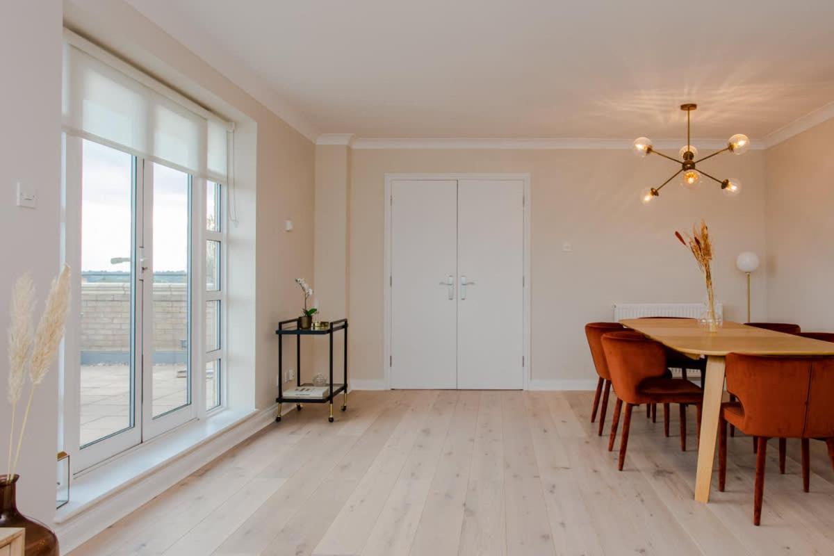 The Sparkford Gardens - Lovely 2bdr With Balcony Apartamento *