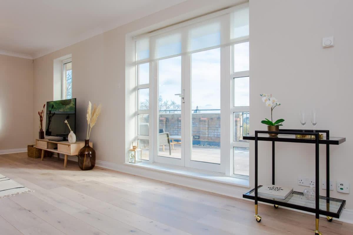 The Sparkford Gardens - Lovely 2bdr With Balcony Apartamento *