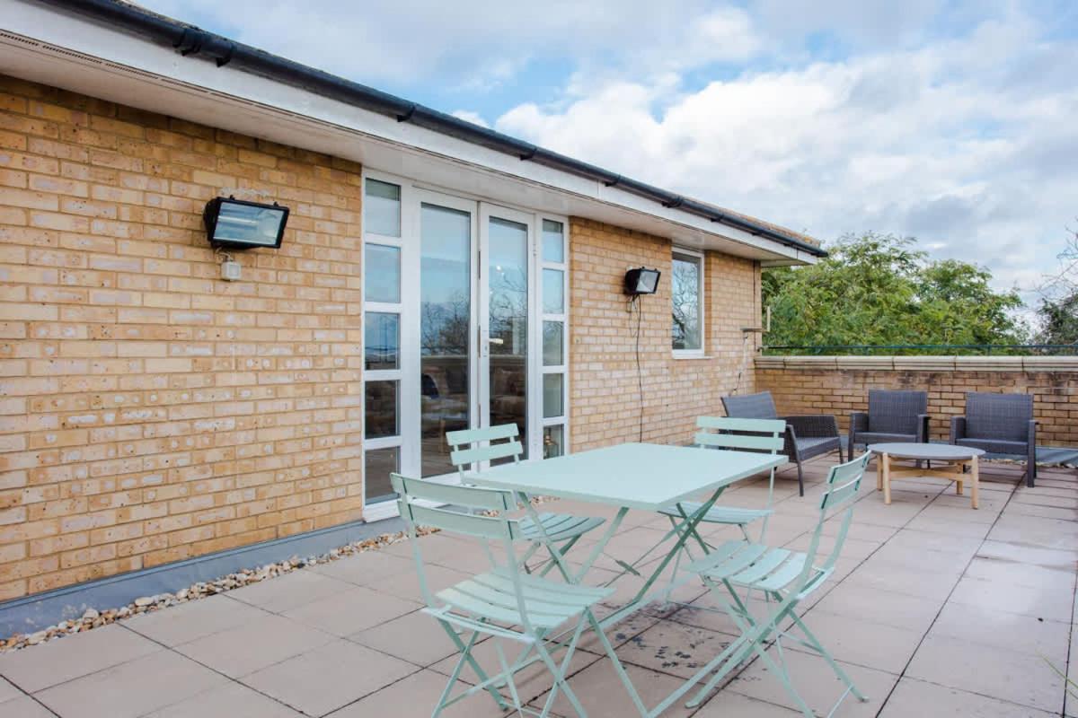 The Sparkford Gardens - Lovely 2bdr With Balcony Apartamento Londres