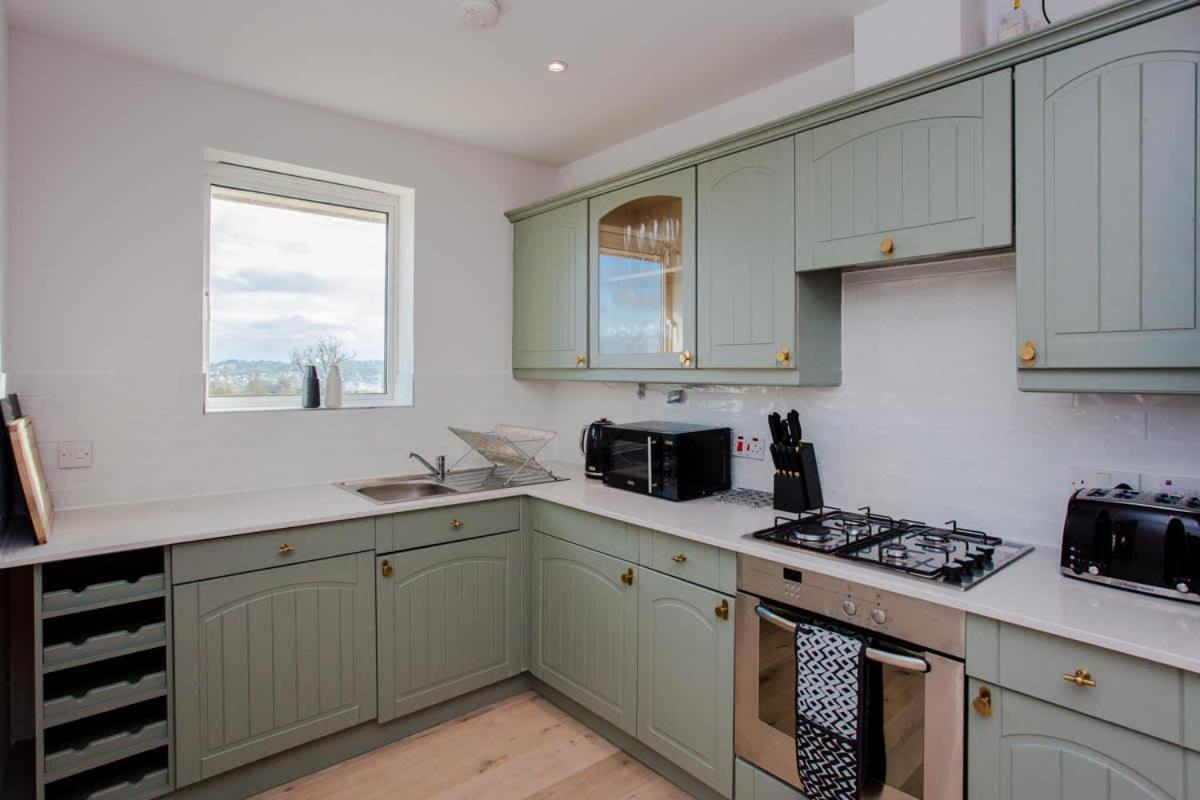 The Sparkford Gardens - Lovely 2bdr With Balcony