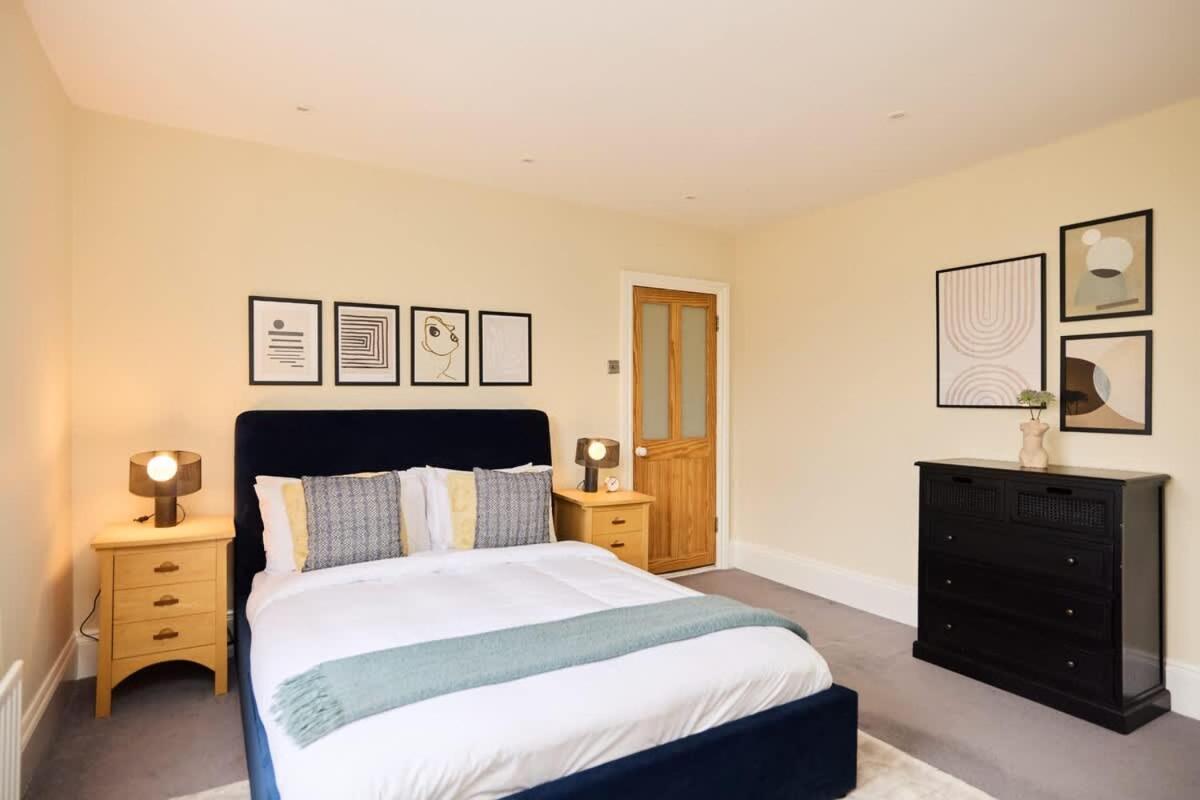 The Peckham Hideaway - Bright 3bdr Flat * Londen
