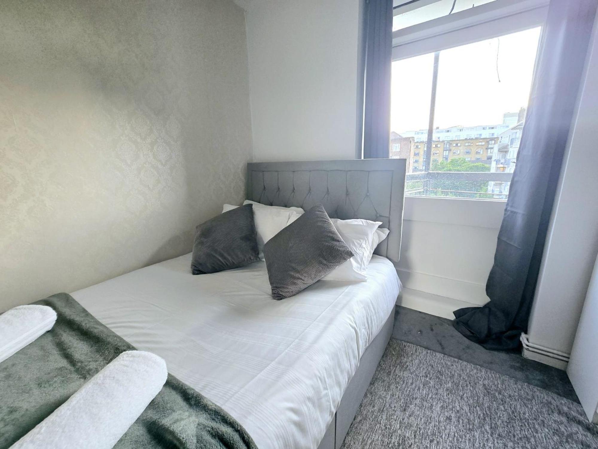 Imam - Halliday House Apartment London