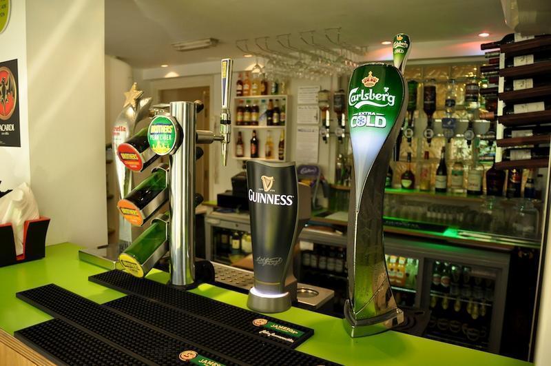 The W14 Kensington 4* Londen