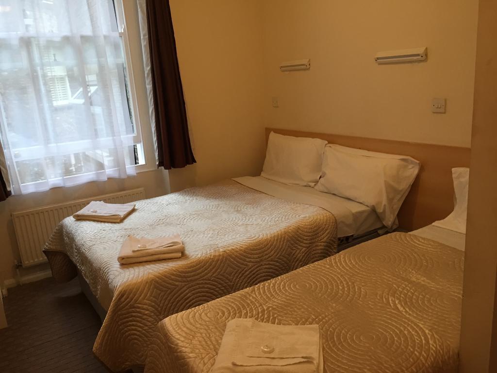 Romanos Hotel 2*