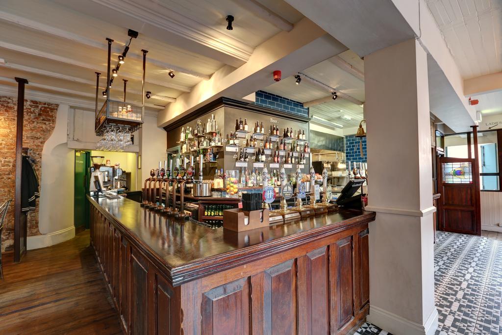 Publove @ The Exmouth Arms, Euston Hostal