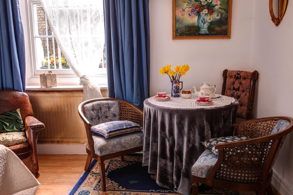 Dawson Place, Juliette's Londen