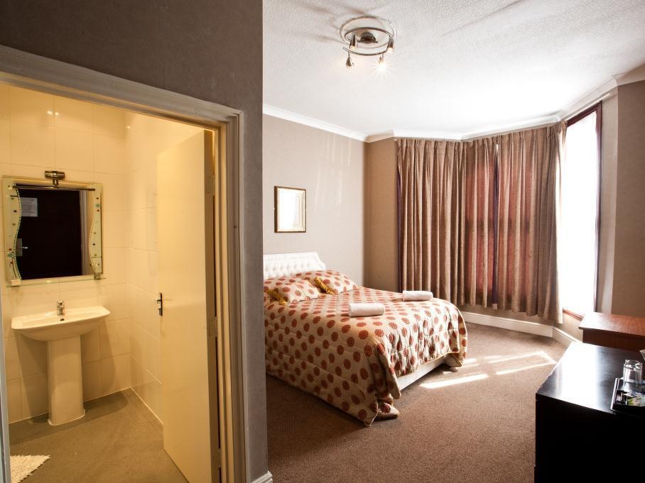 Newham Hotel 2*
