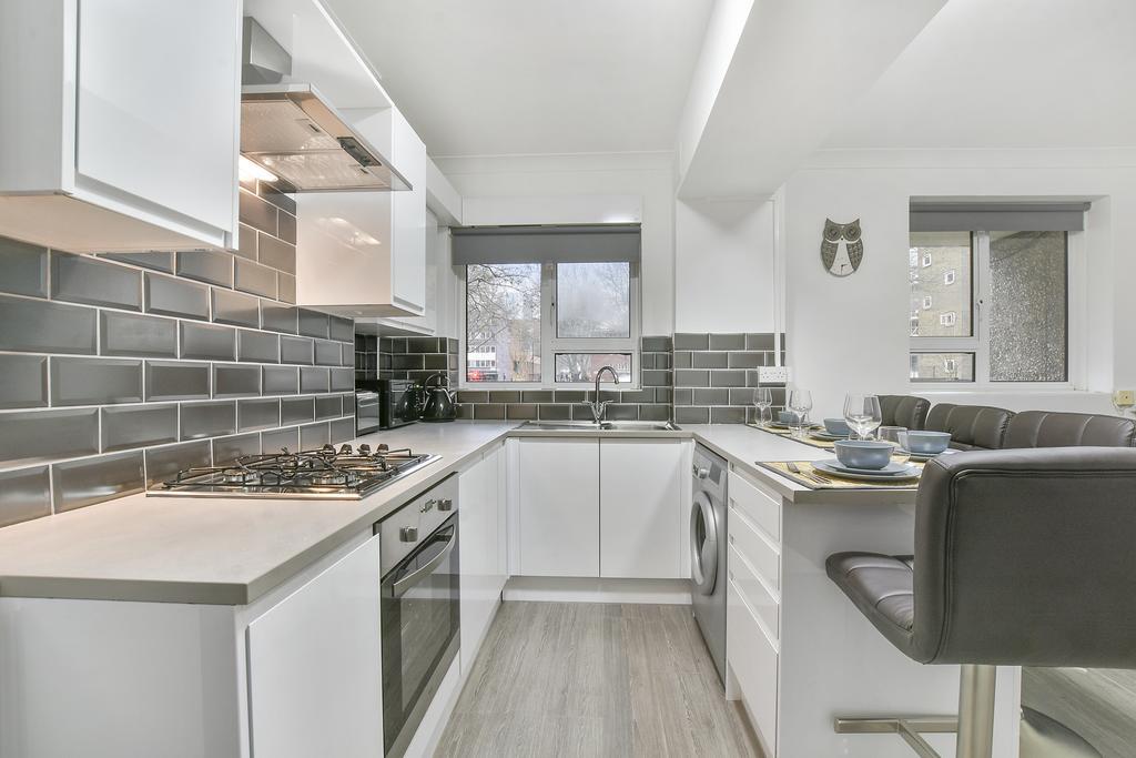 Sachin's 2 Bedrooms Londen