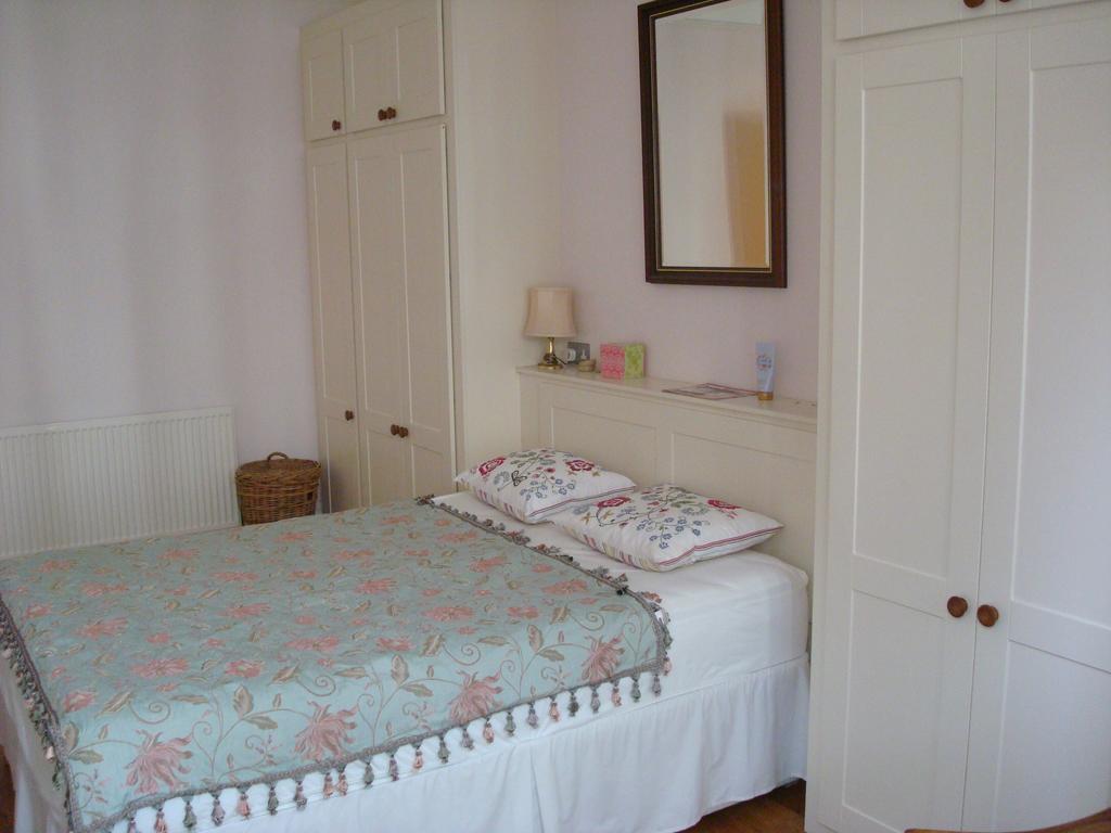 Luxury Holland Park, Sleeps 2, Free S'fast Wifi