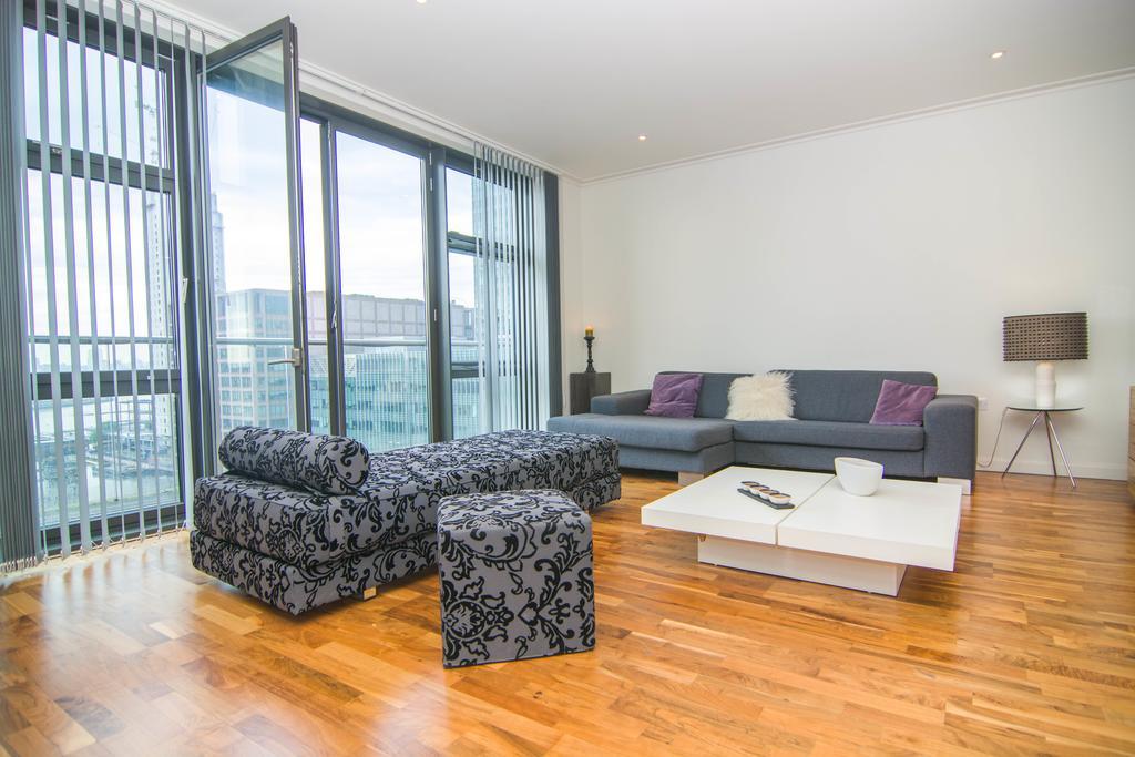 Canary Wharf - Corporate River View *