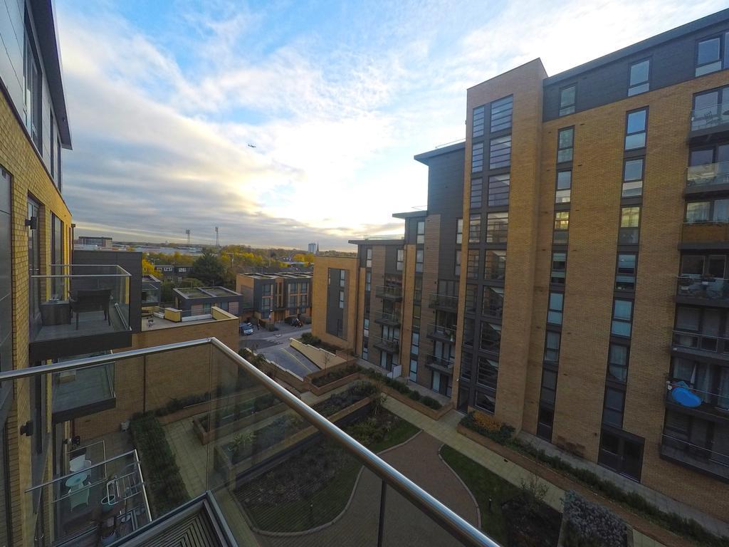 West Side -brentford, * London